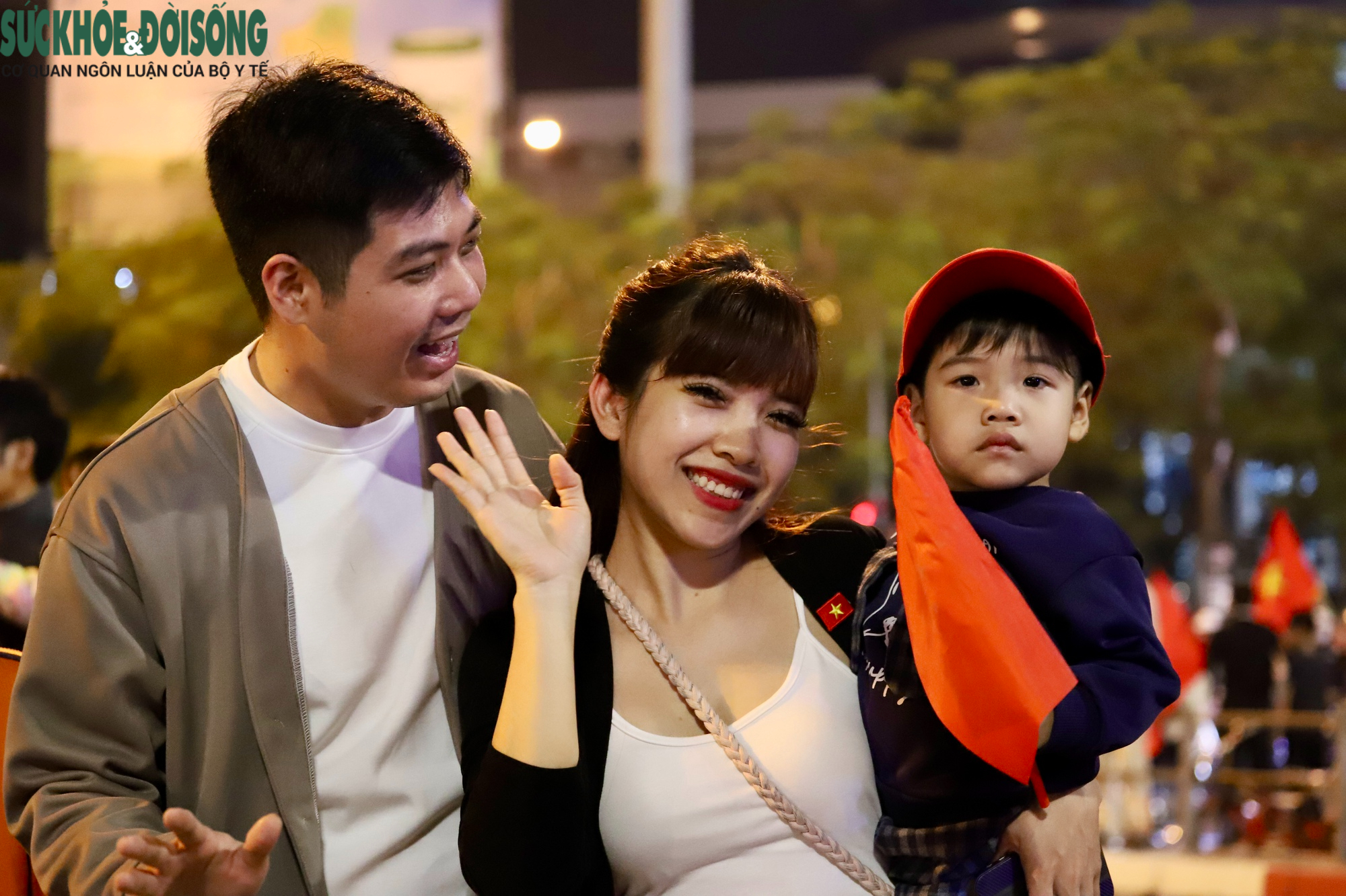 Nhìn lại những hình ảnh đẹp trong đêm người dân Hà Nội mừng tuyển U22 Việt Nam vô địch SEA Games- Ảnh 12.