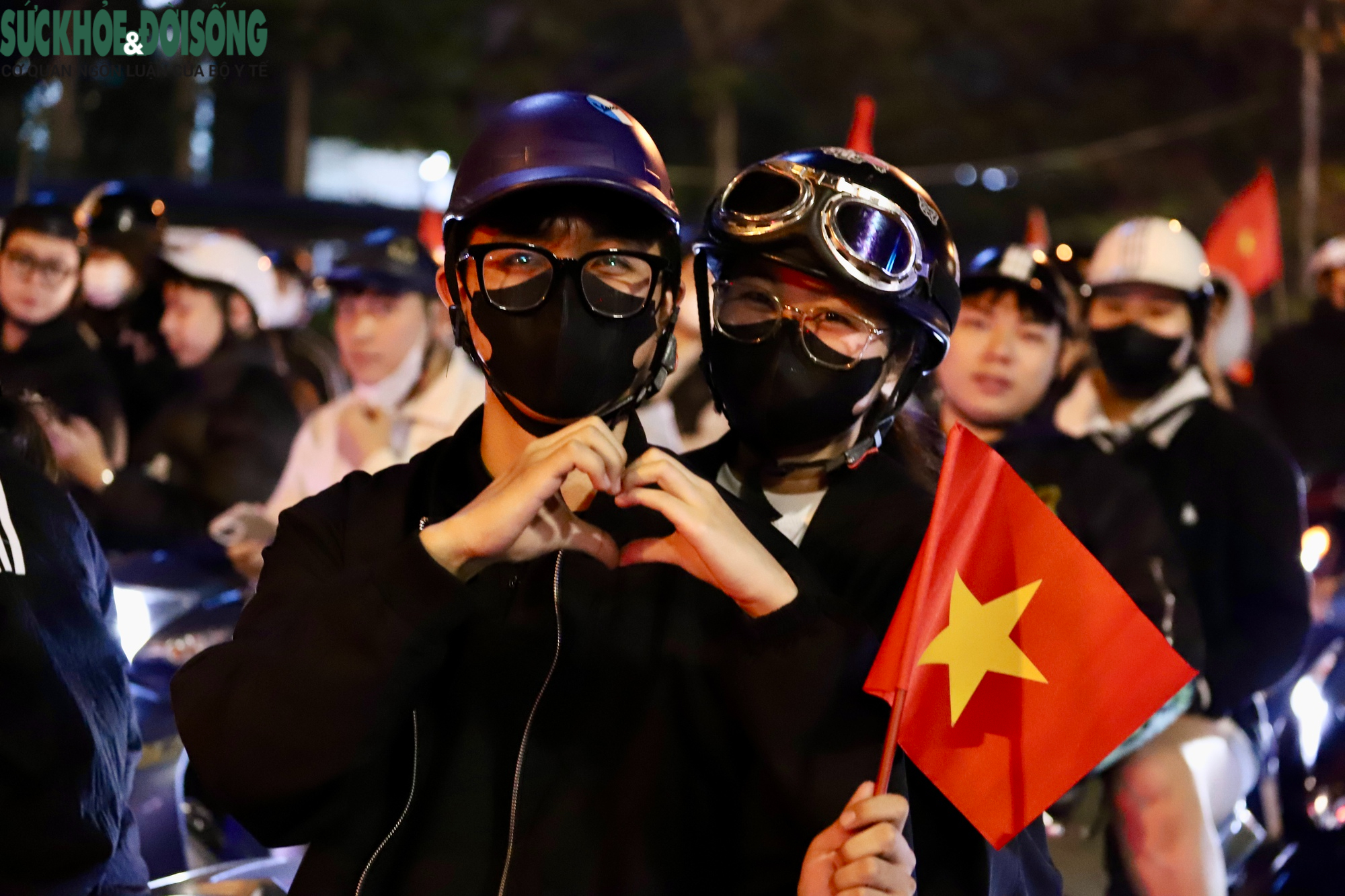 Nhìn lại những hình ảnh đẹp trong đêm người dân Hà Nội mừng tuyển U22 Việt Nam vô địch SEA Games- Ảnh 3.