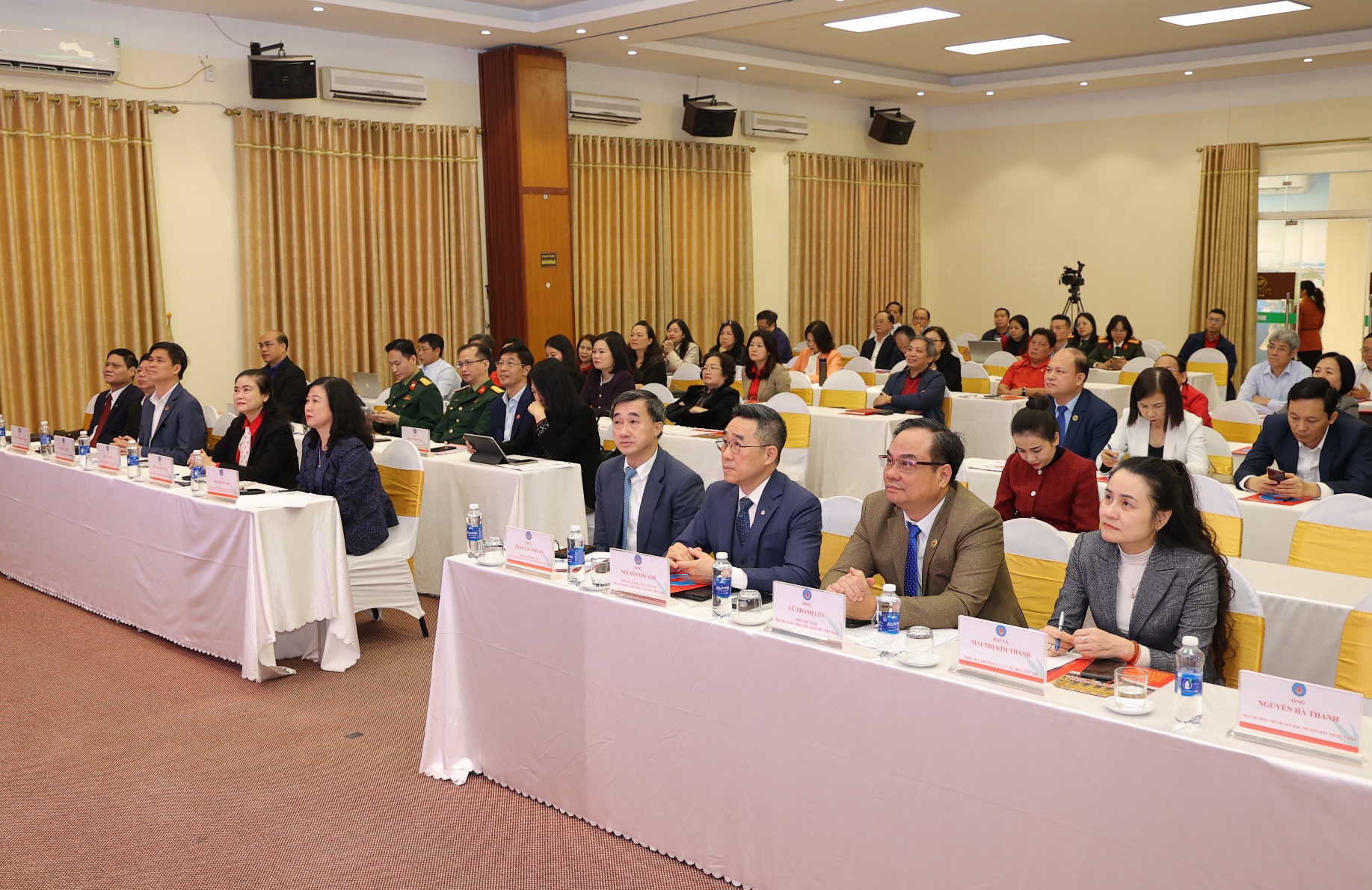 នៅត្រឹមឆ្នាំ ២០២៦ គោលដៅគឺទទួលបានឈាមចំនួន ១,៩៥ លានយូនីត និងធ្វើឱ្យការគ្រប់គ្រងទិន្នន័យអ្នកបរិច្ចាគឈាមមានស្តង់ដារ - រូបថតទី ២។ Năm 2026, phấn đấu tiếp nhận 1,95 triệu đơn vị máu, thống nhất quản lý dữ liệu người hiến máu- Ảnh 2.