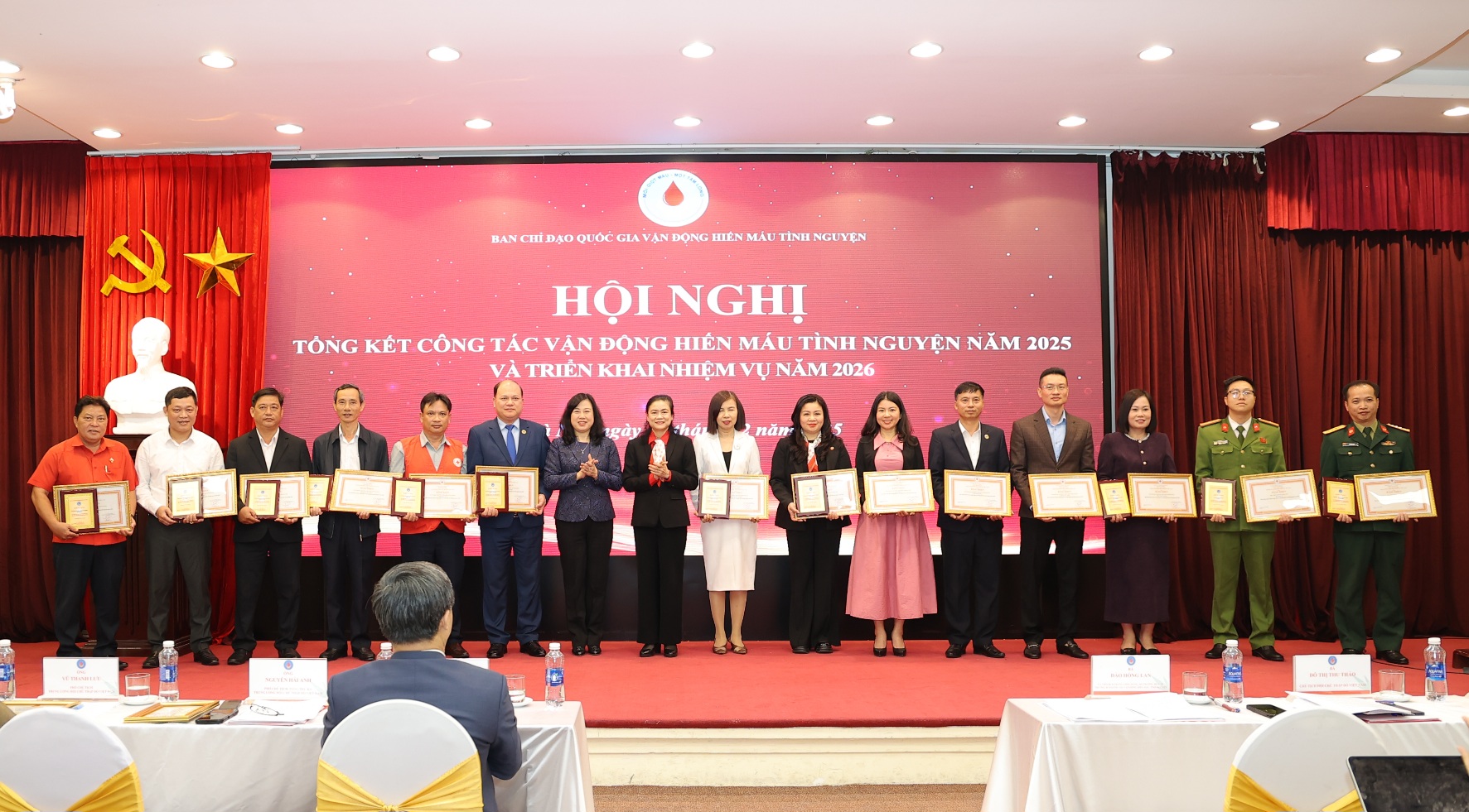 នៅត្រឹមឆ្នាំ ២០២៦ គោលដៅគឺទទួលបានឈាមចំនួន ១,៩៥ លានយូនីត និងធ្វើឱ្យការគ្រប់គ្រងទិន្នន័យអ្នកបរិច្ចាគឈាមមានស្តង់ដារ - រូបថតទី ៤។ Năm 2026, phấn đấu tiếp nhận 1,95 triệu đơn vị máu, thống nhất quản lý dữ liệu người hiến máu- Ảnh 4.