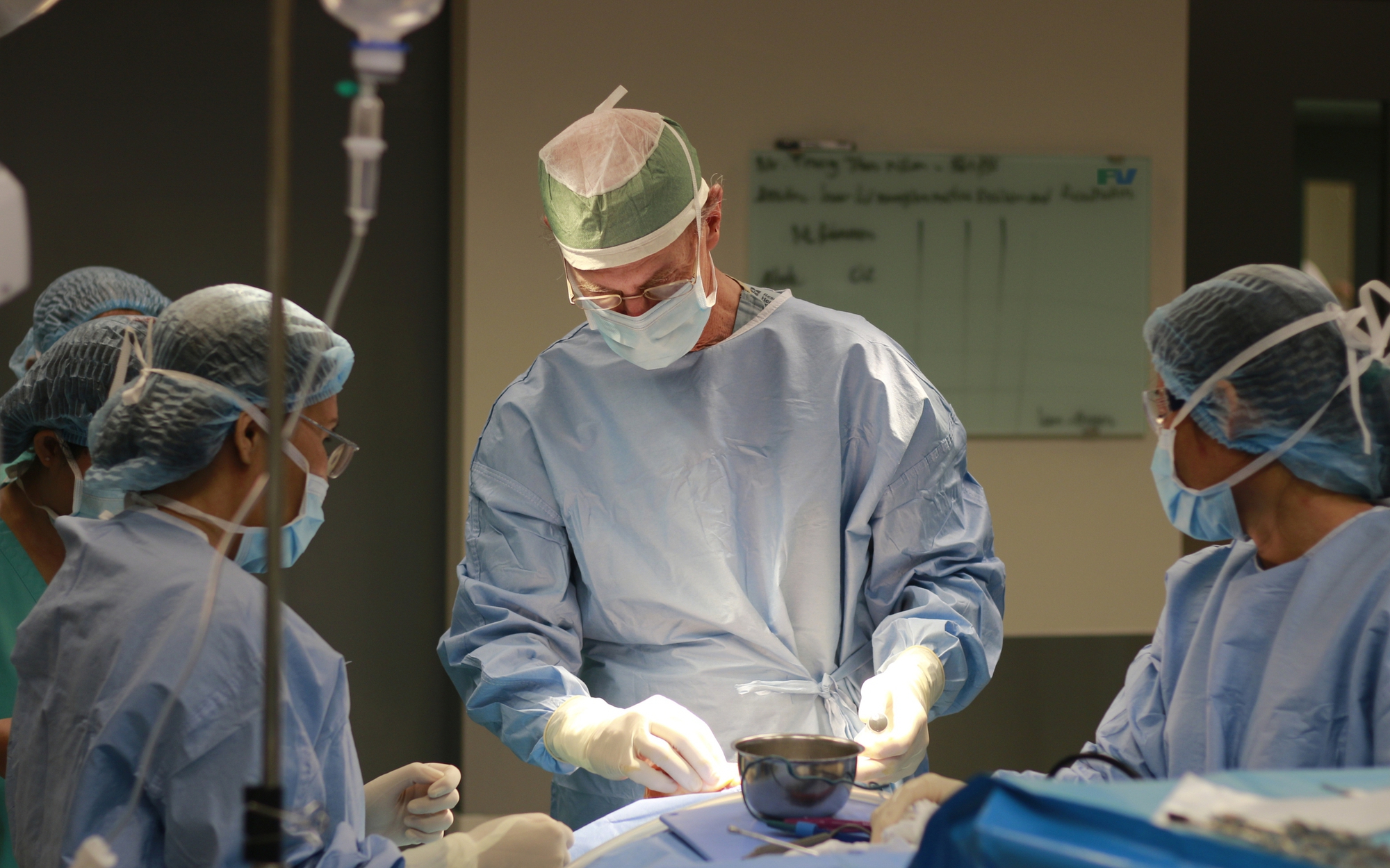 Phẫu thuật thu nhỏ chiếc lưỡi khổng lồ giúp cậu bé 9 tuổi tìm lại nụ cười