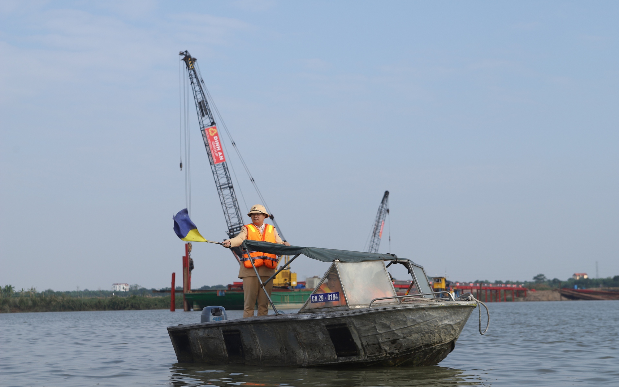 Cuối năm đi sông, Cảnh sát đường thủy Hà Nội khuyến cáo điều gì?