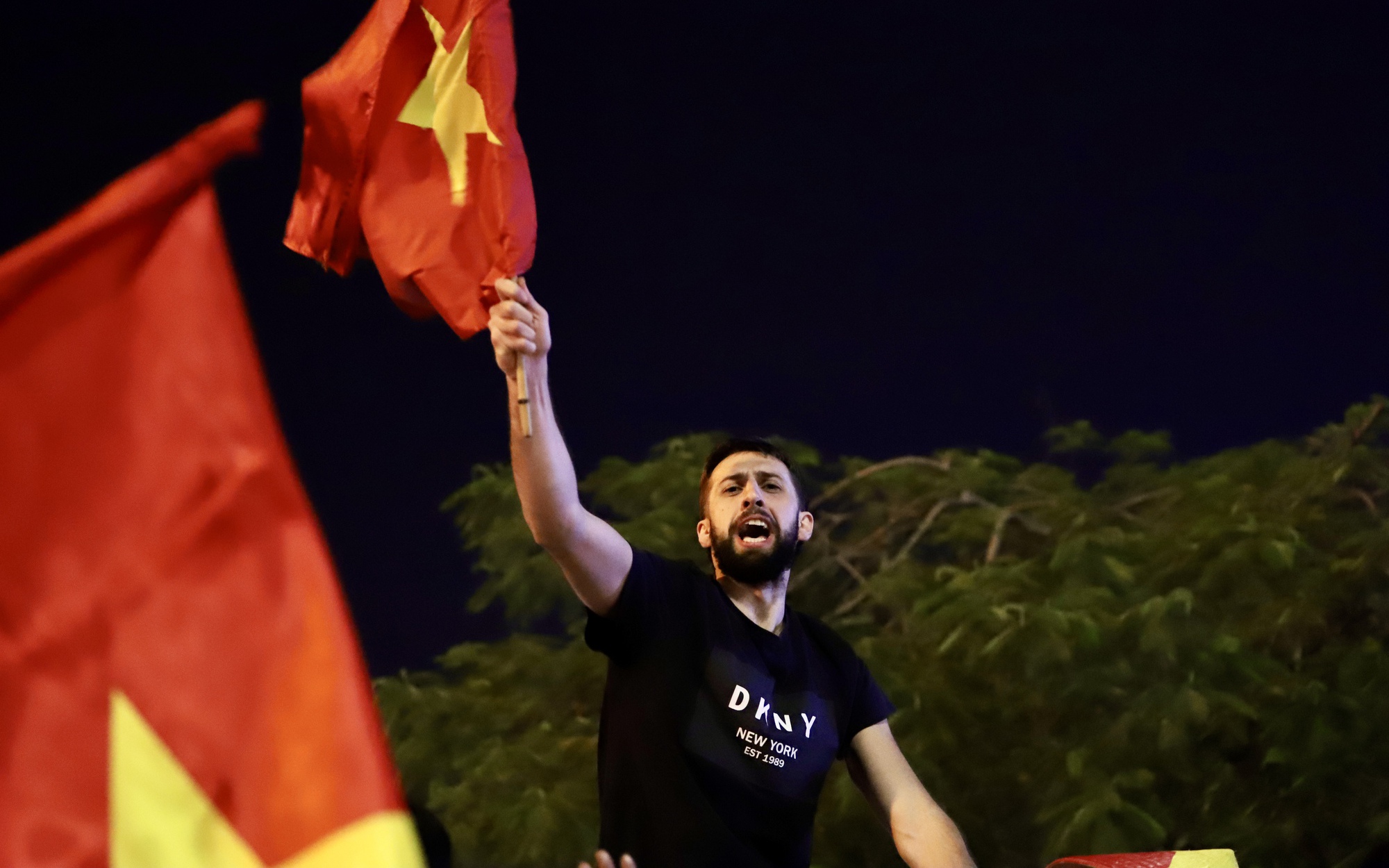 Hình ảnh người dân xuống đường mừng chiến thắng của U23 Việt Nam- Ảnh 1.