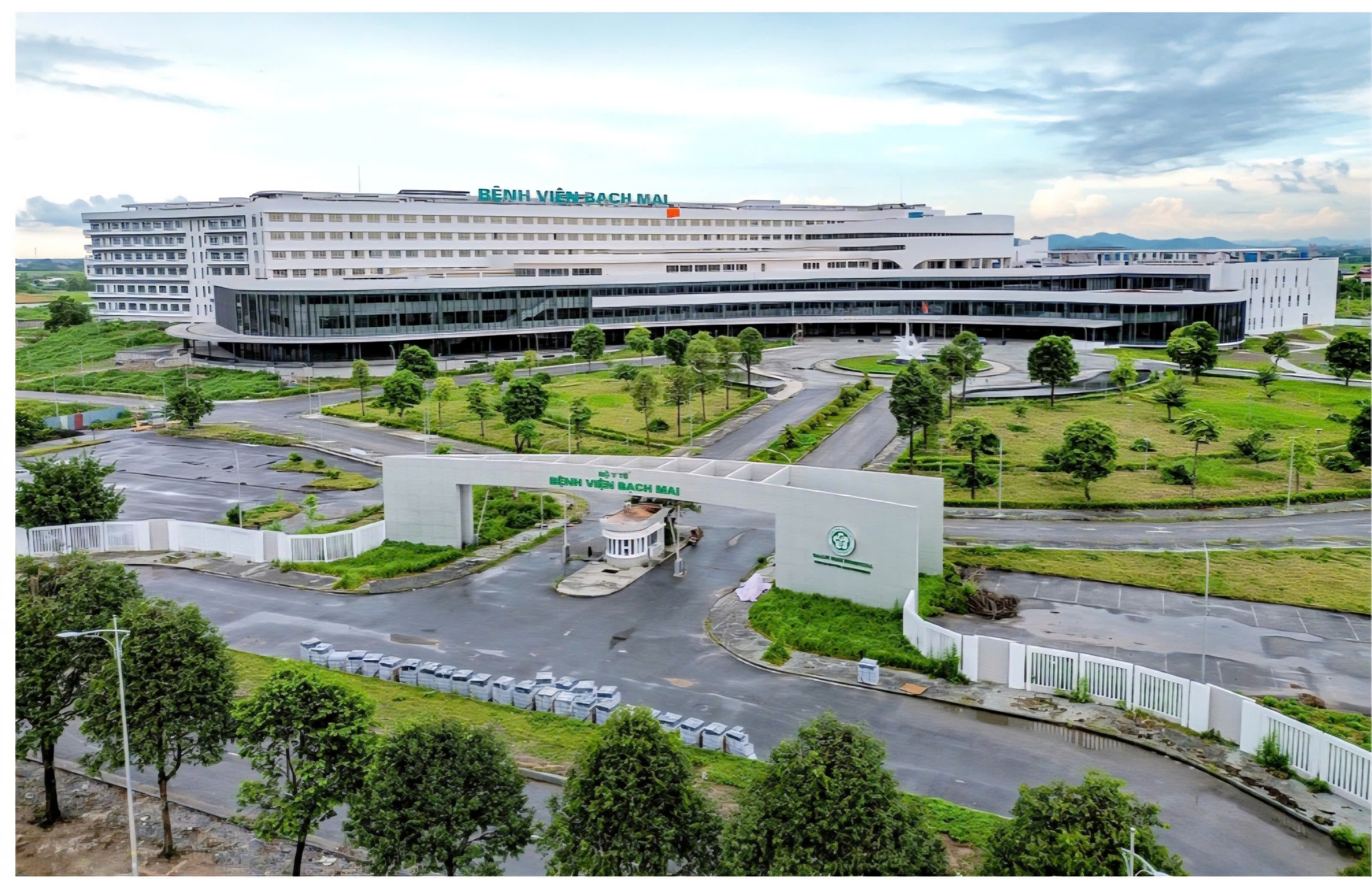 PGS.TS Đào Xuân Cơ: Người dân có thể hoàn toàn yên tâm khi đến Bệnh viện Bạch Mai cơ sở 2 - Ảnh 1. PGS.TS Đào Xuân Cơ: Người dân có thể hoàn toàn yên tâm khi đến Bệnh viện Bạch Mai cơ sở 2 - Ảnh 1.