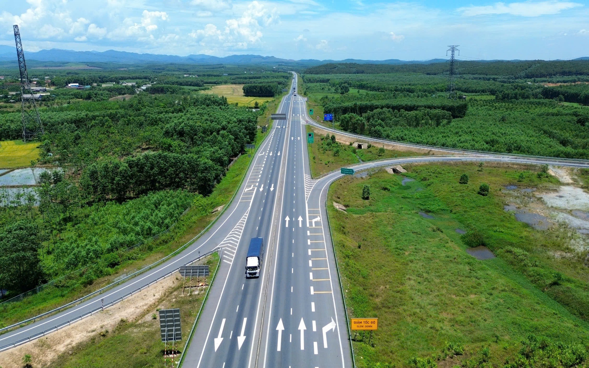 Chính thức triển khai mở rộng cao tốc Cam Lộ - La Sơn lên 4 làn xe