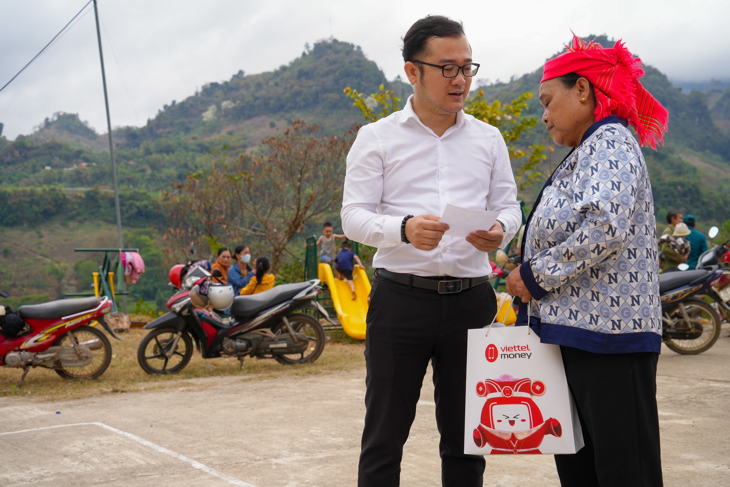 Blouse trắng trong kỷ nguyên vươn mình của dân tộc- Ảnh 3.
