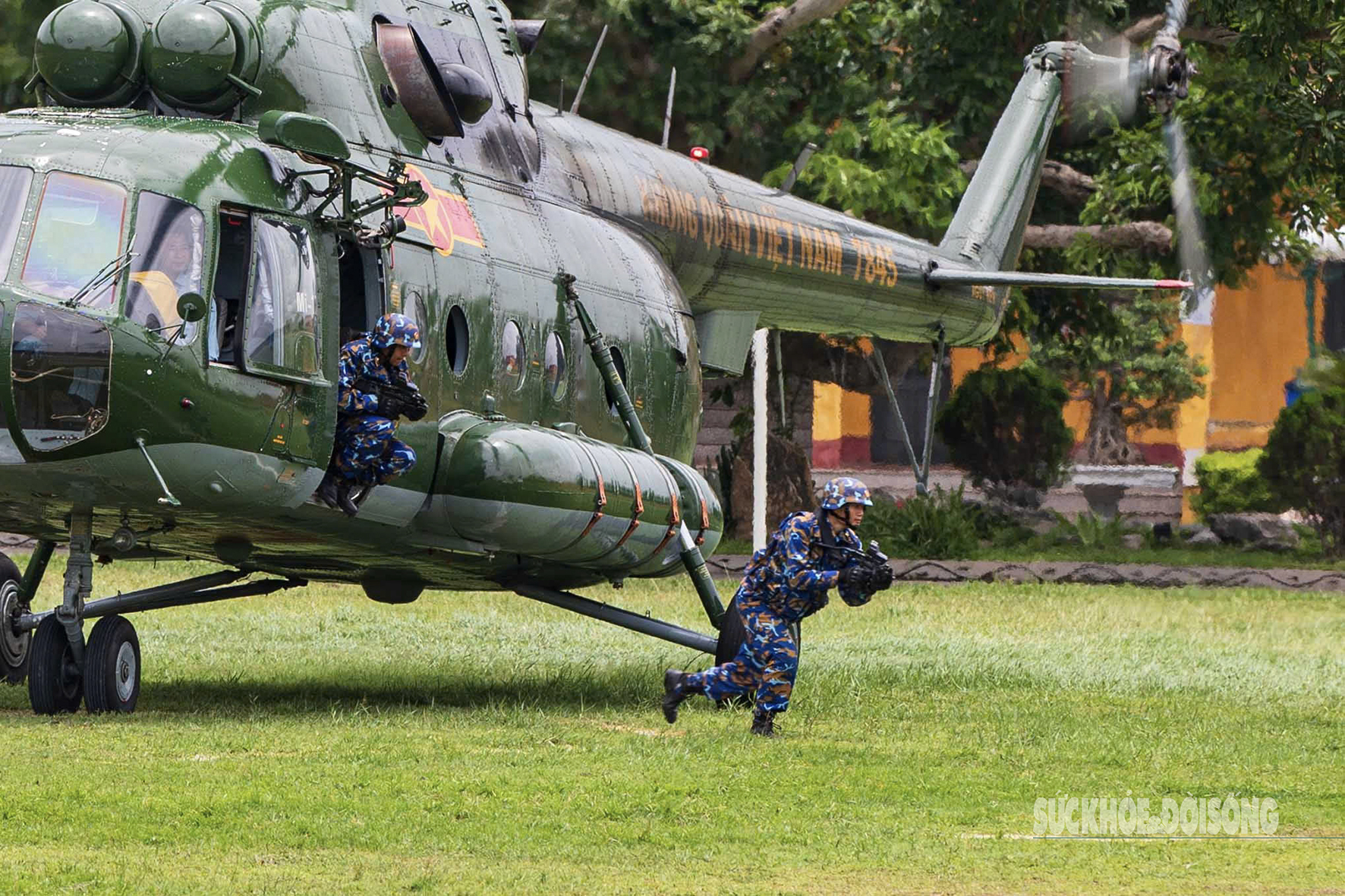 Nửa thế kỷ giữ bình yên cho vùng trời Tổ quốc của Không quân 916- Ảnh 9.