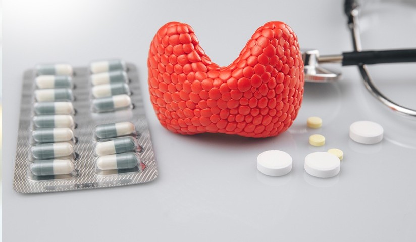 Sau phẫu thuật ung thư tuyến giáp bệnh nhân cần uống thuốc như thế nào?- Ảnh 3.