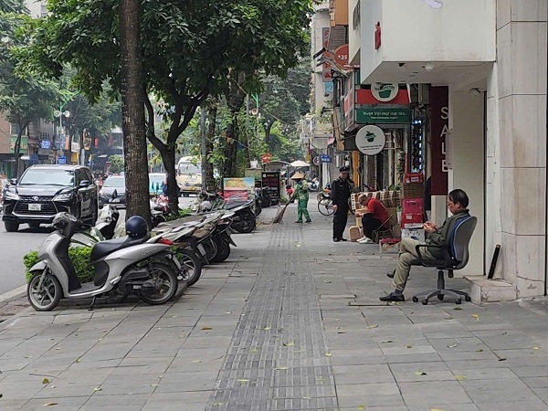 Diện mạo mới của phố phường Thủ đô: Khi vỉa hè thuộc về người đi bộ- Ảnh 3.