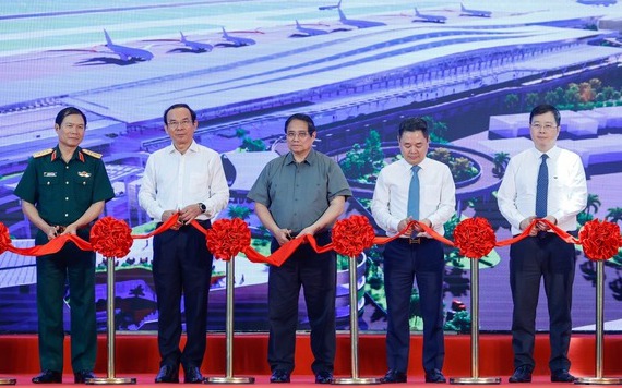 Yêu cầu đẩy nhanh tiến độ các tuyến cao tốc trọng điểm, phấn đấu về đích 19/12/2025- Ảnh 2.