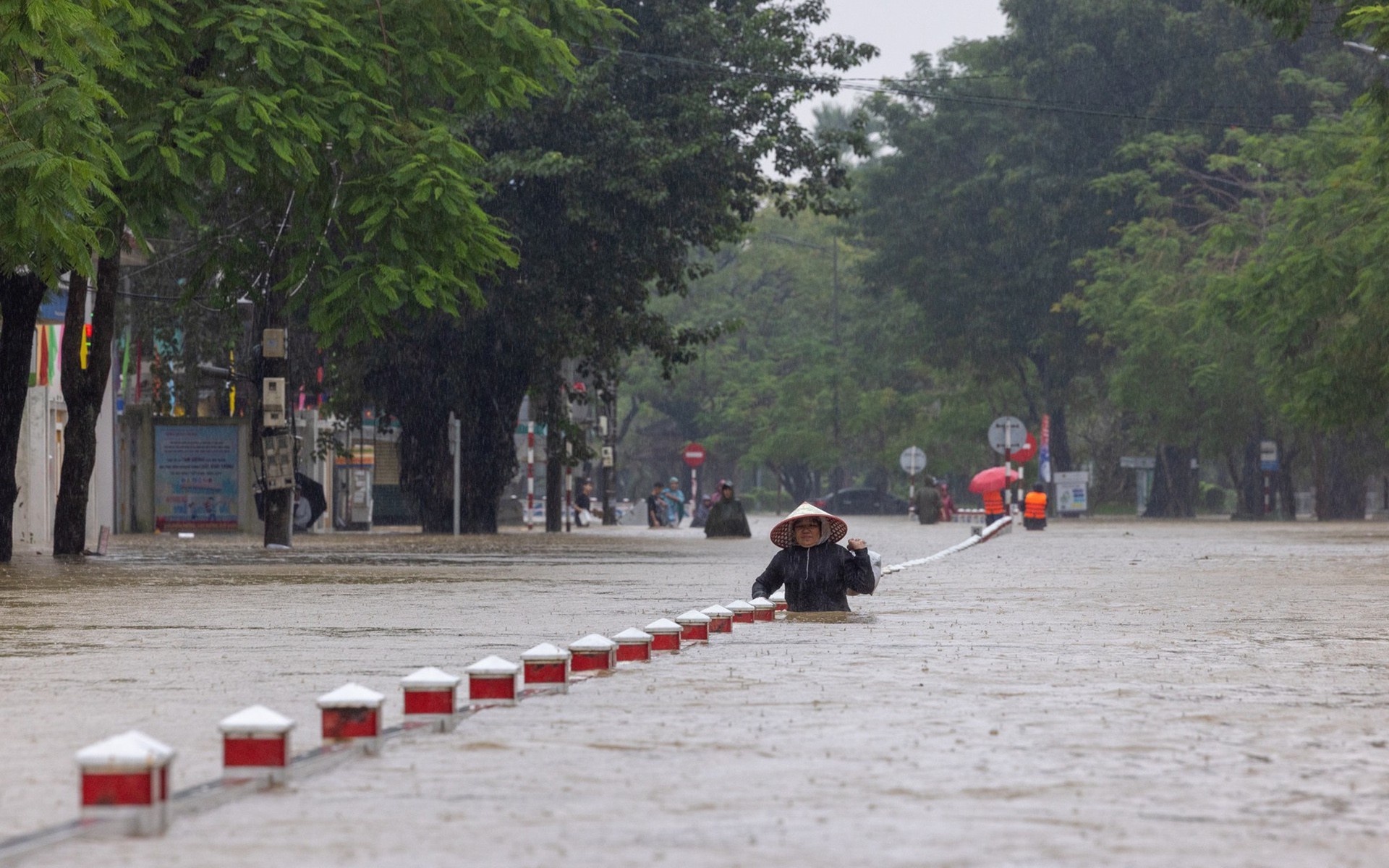 Áp thấp nhiệt đới sẽ suy yếu trên vùng biển tỉnh Đắk Lắk – Khánh Hòa vào chiều tối nay- Ảnh 2. Áp thấp nhiệt đới sẽ suy yếu trên vùng biển tỉnh Đắk Lắk – Khánh Hòa vào chiều tối nay- Ảnh 2.