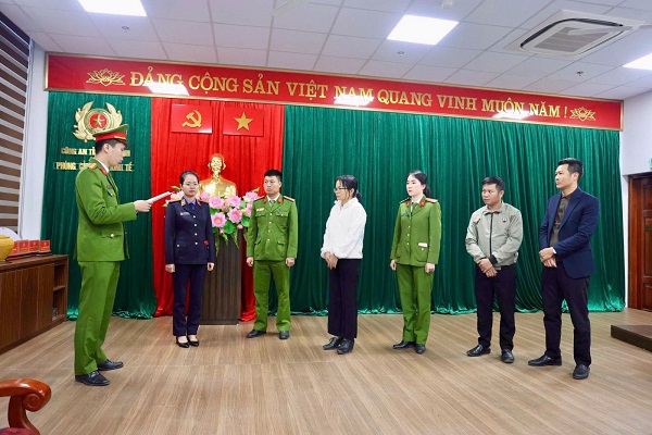 Bắt 2 nữ cán bộ thuế về tội ‘Nhận hối lộ’ 4,3 tỷ đồng- Ảnh 1.