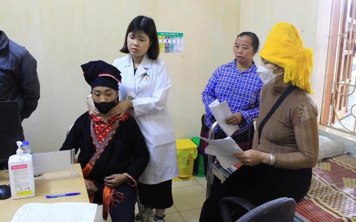 600 người dân Huế được bác sĩ quân y khám, tư vấn sức khỏe miễn phí- Ảnh 6.