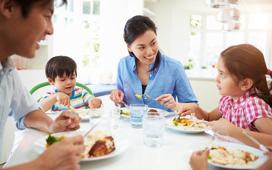 Phát động cuộc thi viết 'Bữa cơm gia đình ấm áp yêu thương' nhân kỷ niệm 25 năm Ngày Gia đình Việt Nam- Ảnh 2.