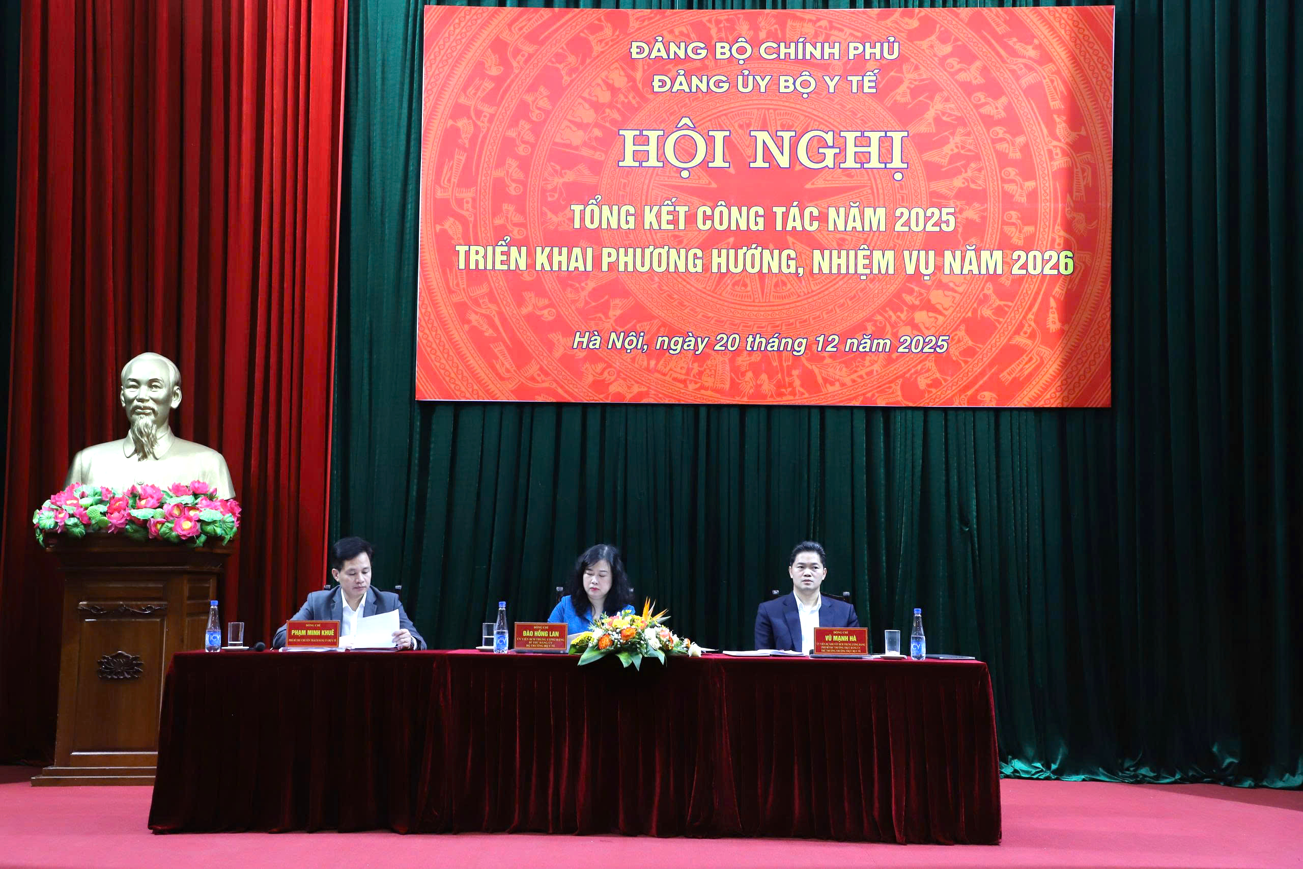 Tạo sự chuyển biến mạnh mẽ, đồng bộ trong hành động của toàn hệ thống chính trị ngành Y tế- Ảnh 1.