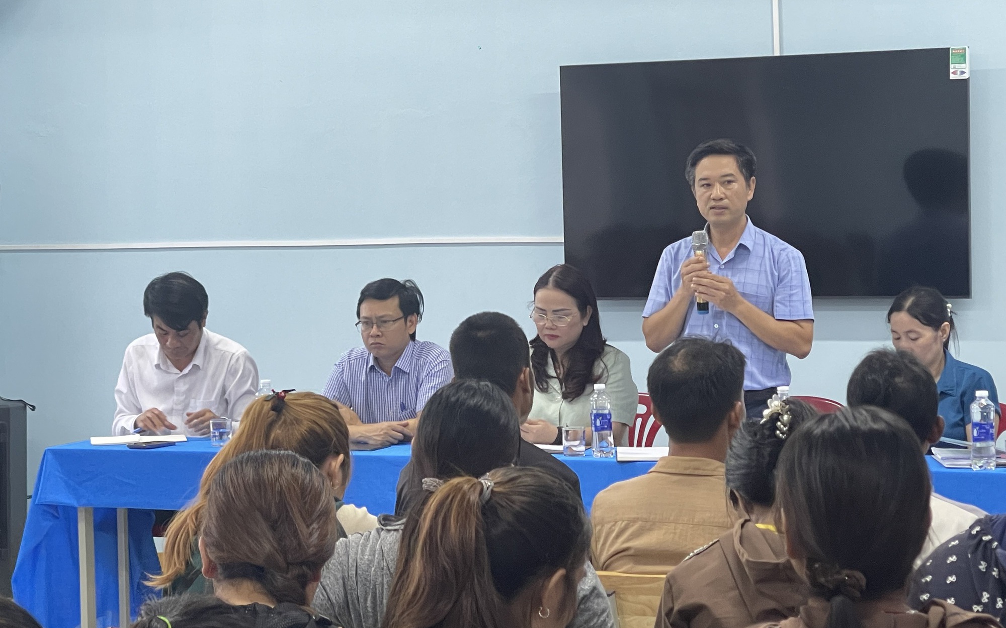 Vụ 40 học sinh trường dân tộc bán trú ở Quảng Trị nhập viện: Lãnh đạo bị cách chức, ai quản lý trường?