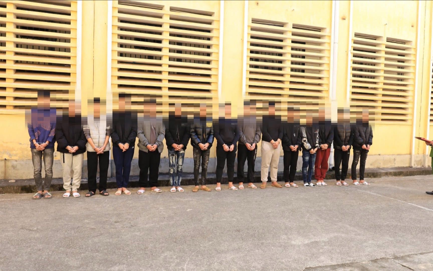 Tạm giam 15 đối tượng dùng hung khí đánh nhau do mâu thuẫn trên mạng xã hội 