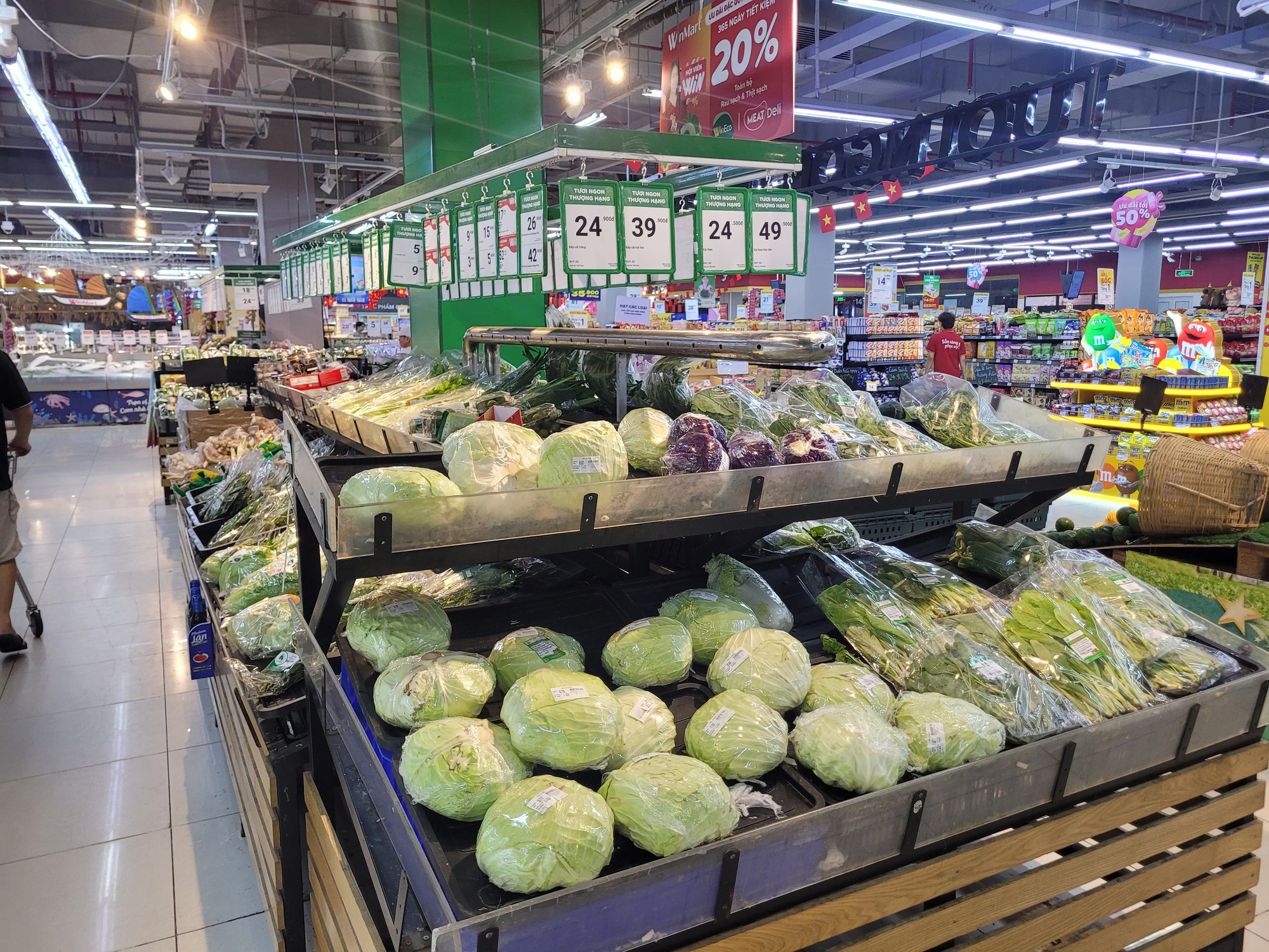 Thị trường bán lẻ Hà Nội sôi động dịp Giáng sinh, siêu thị đồng loạt tung ưu đãi kích cầu- Ảnh 2.