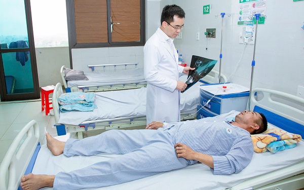 Đau bụng kéo dài, người đàn ông phát hiện ung thư dạ dày kèm dị tật ruột hiếm