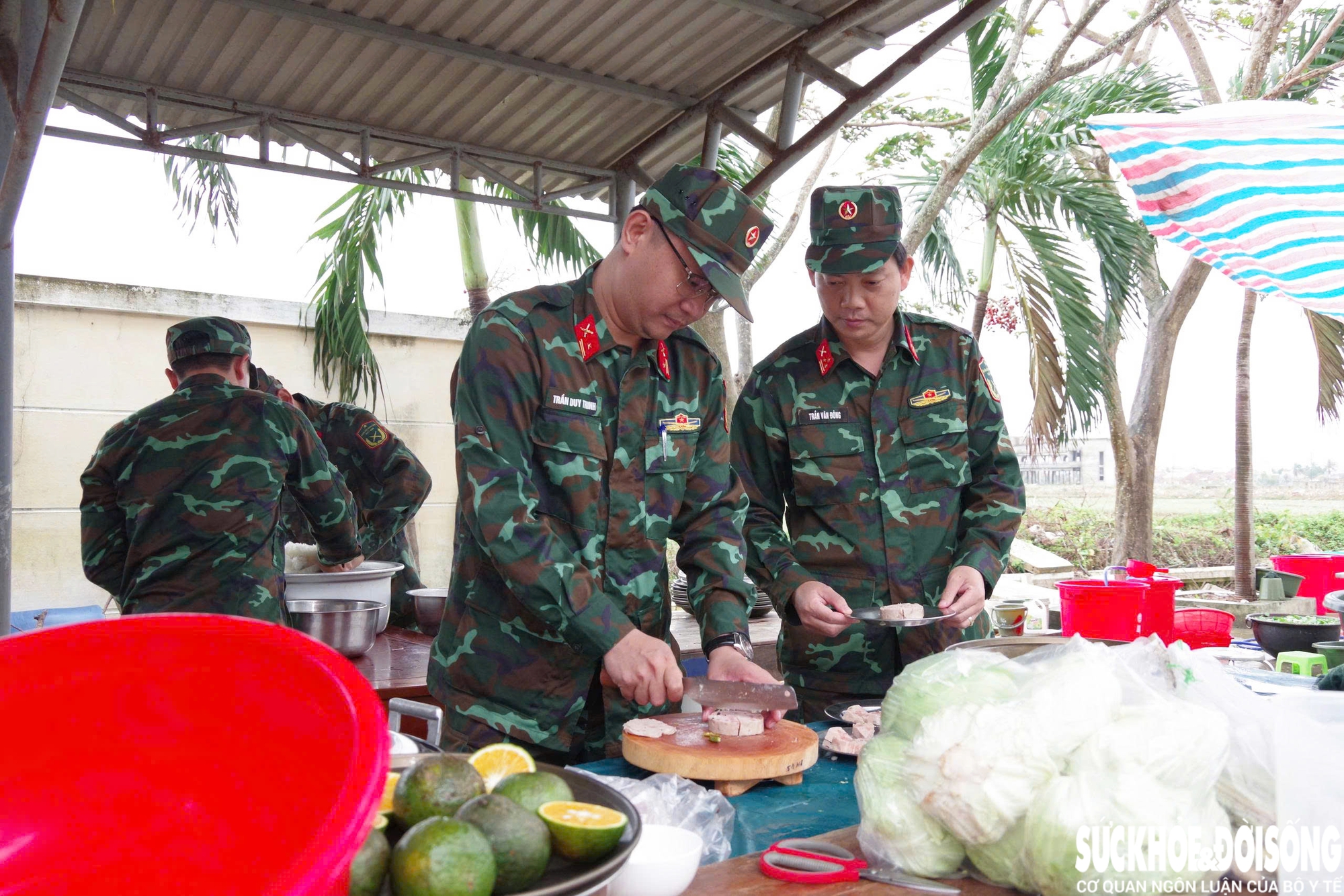 Những người tiếp sức thầm lặng phía sau những mái nhà đang hồi sinh- Ảnh 1.