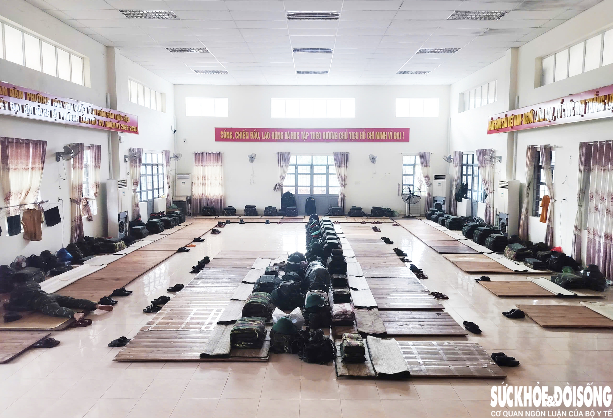 Những người tiếp sức thầm lặng phía sau những mái nhà đang hồi sinh- Ảnh 5.