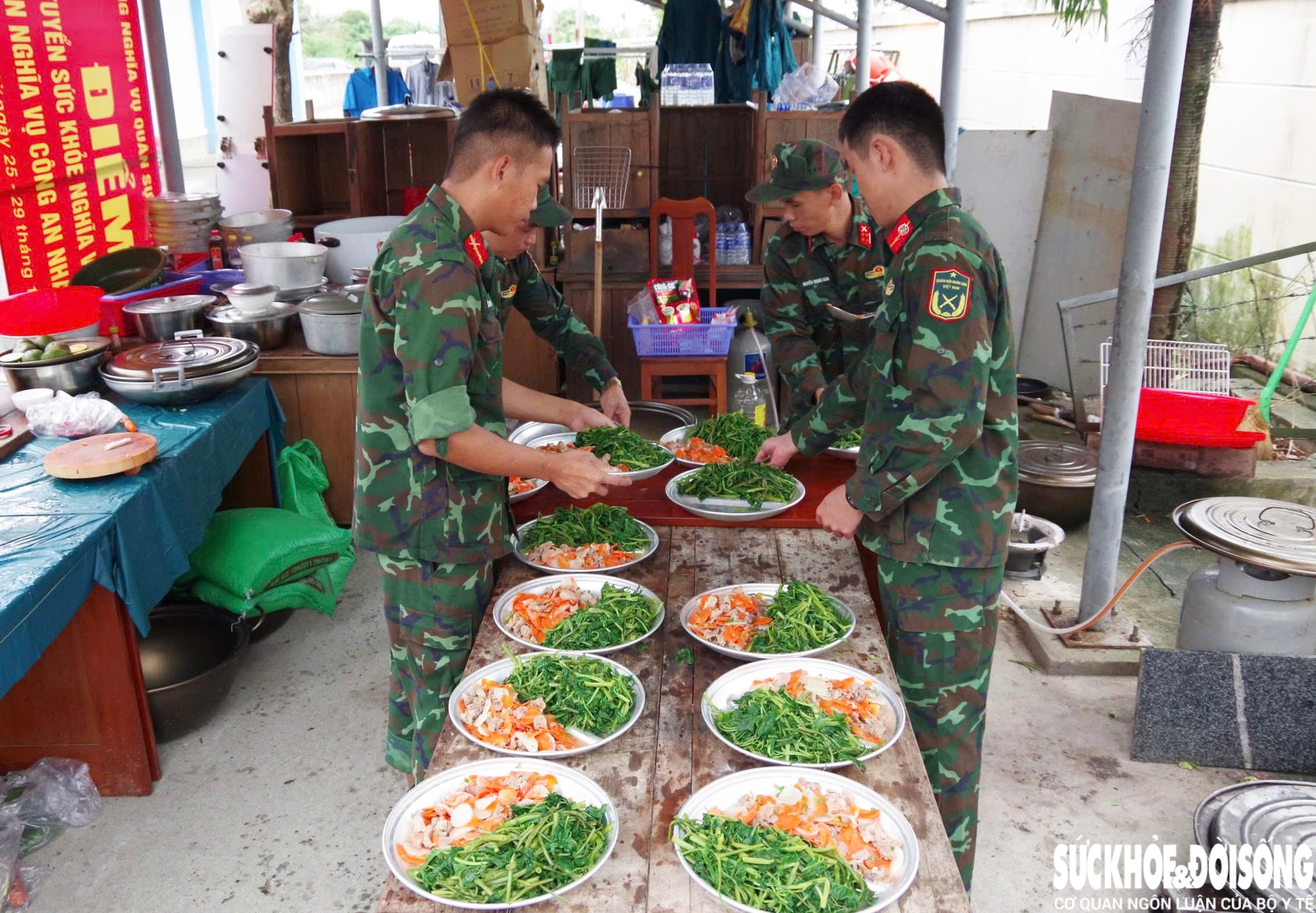 Những người tiếp sức thầm lặng phía sau những mái nhà đang hồi sinh- Ảnh 6.