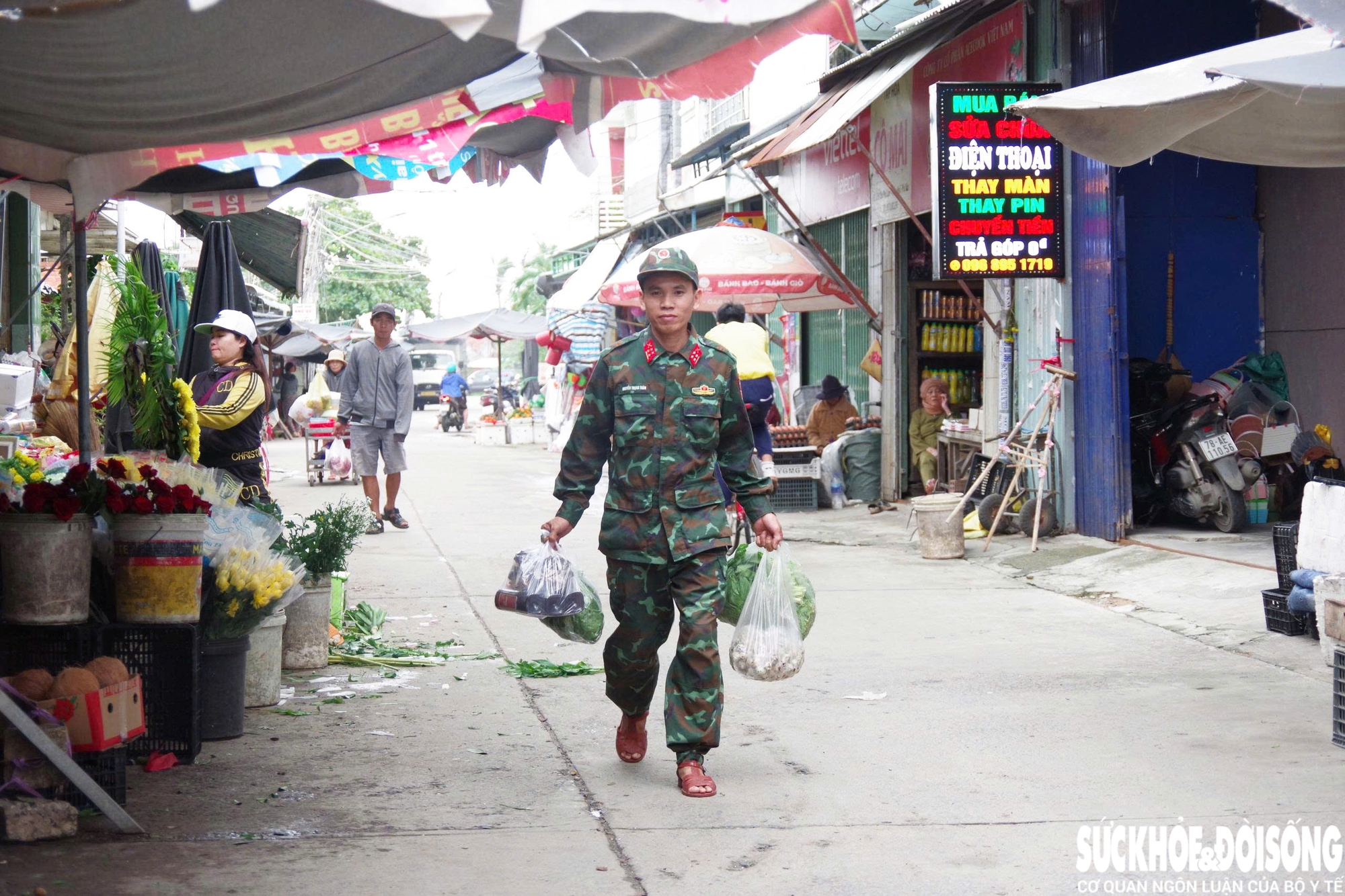 Những người tiếp sức thầm lặng phía sau những mái nhà đang hồi sinh- Ảnh 7.