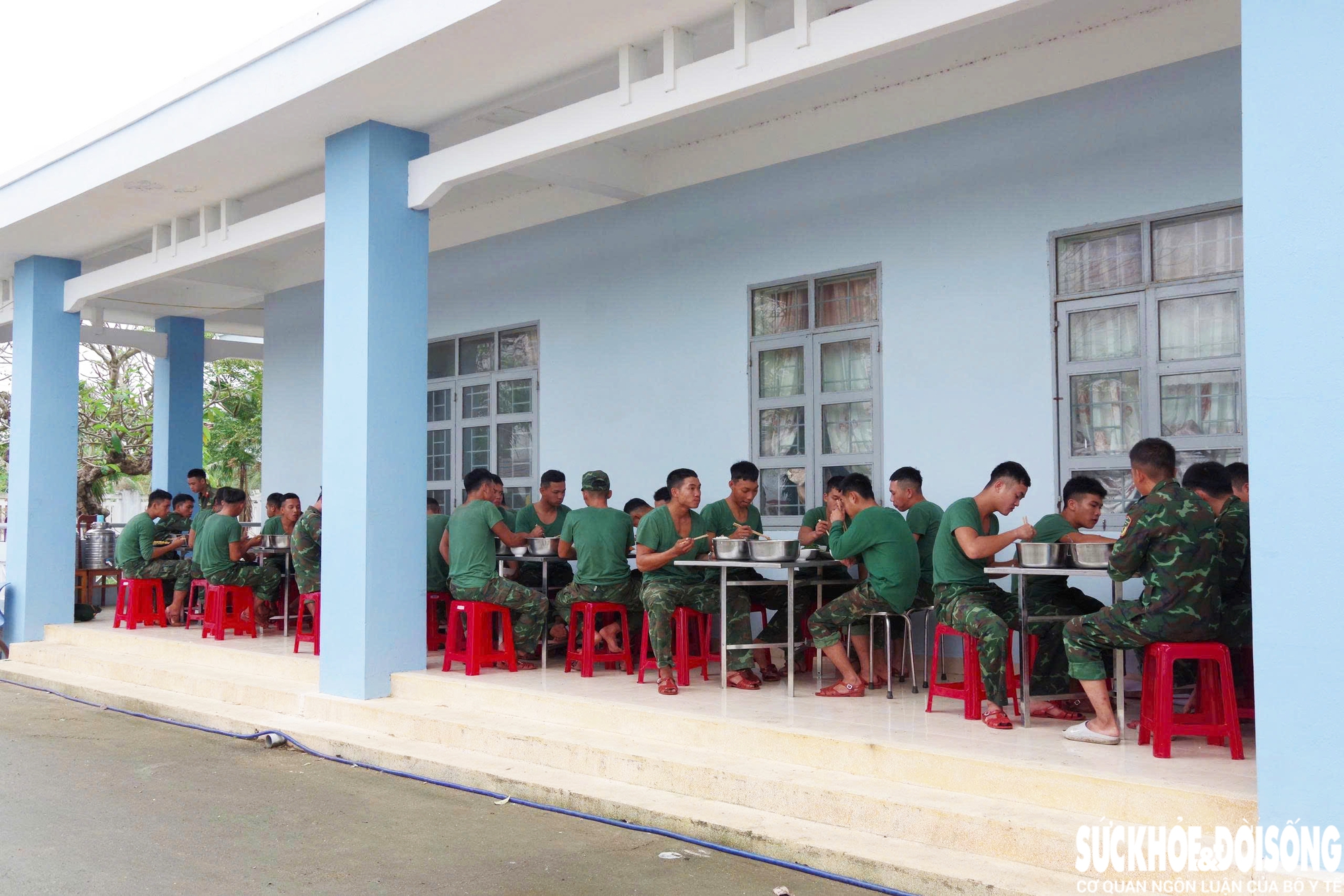 Những người tiếp sức thầm lặng phía sau những mái nhà đang hồi sinh- Ảnh 8.