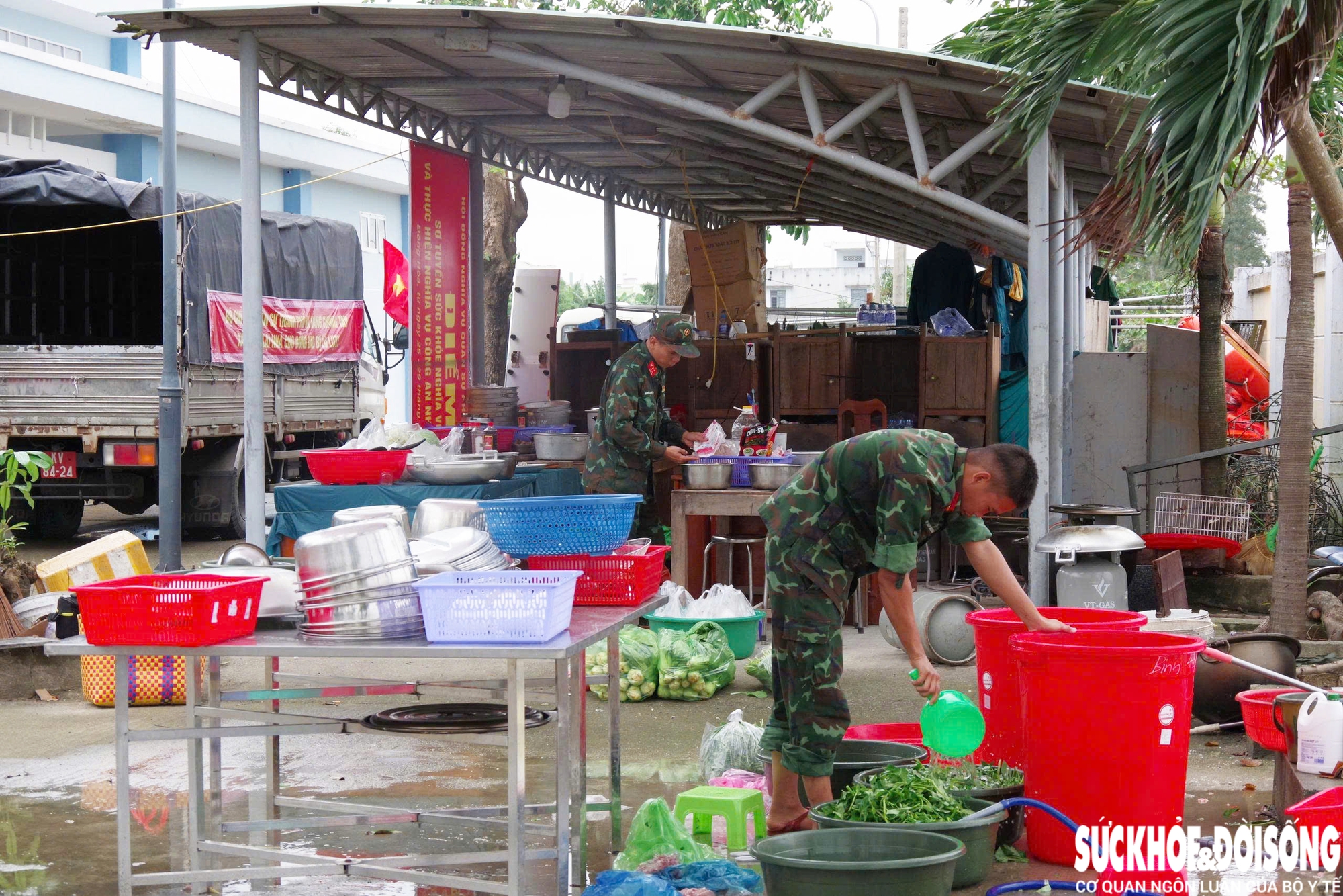 Những người tiếp sức thầm lặng phía sau những mái nhà đang hồi sinh- Ảnh 16.