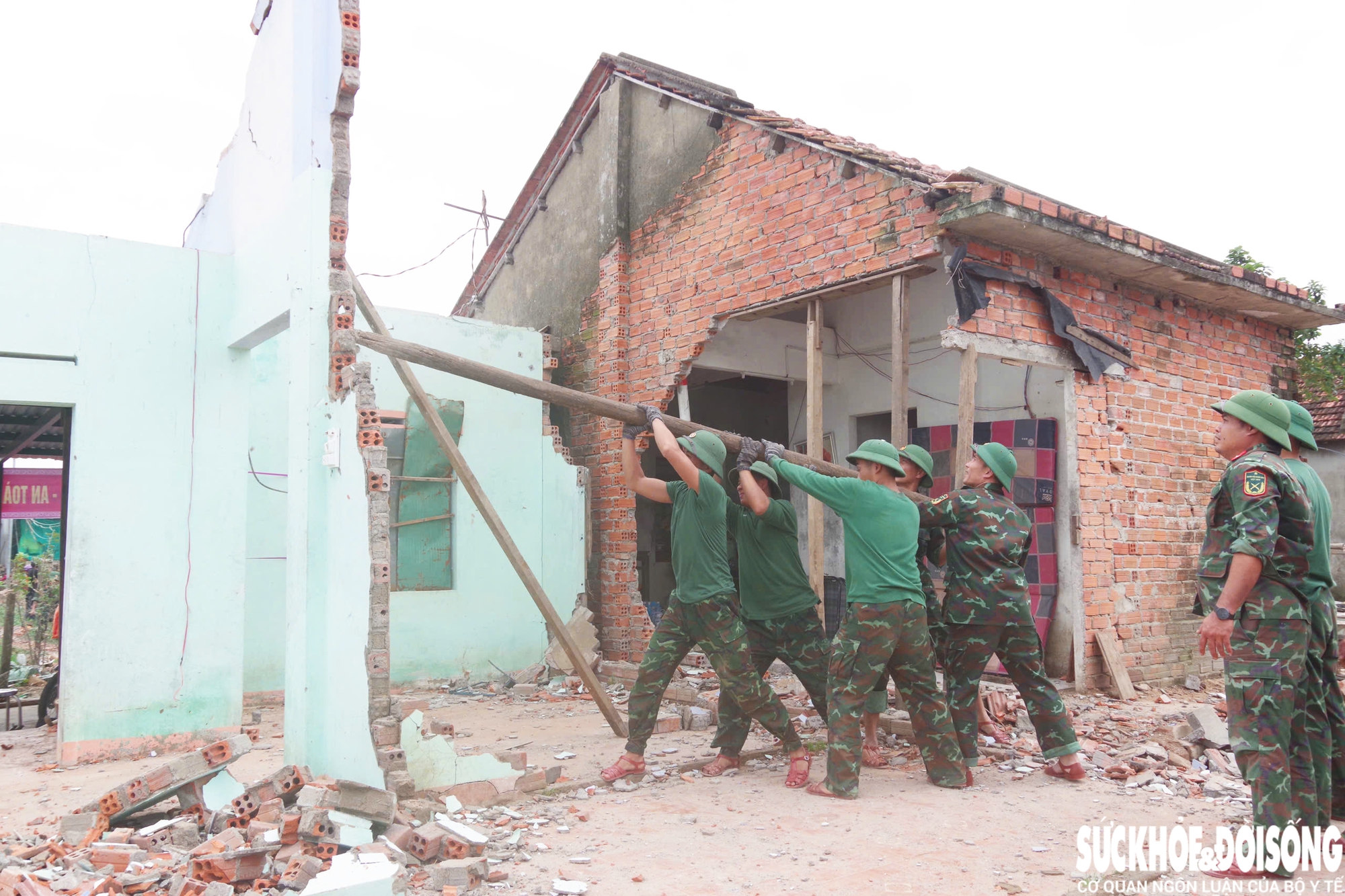 Những người tiếp sức thầm lặng phía sau những mái nhà đang hồi sinh- Ảnh 17.