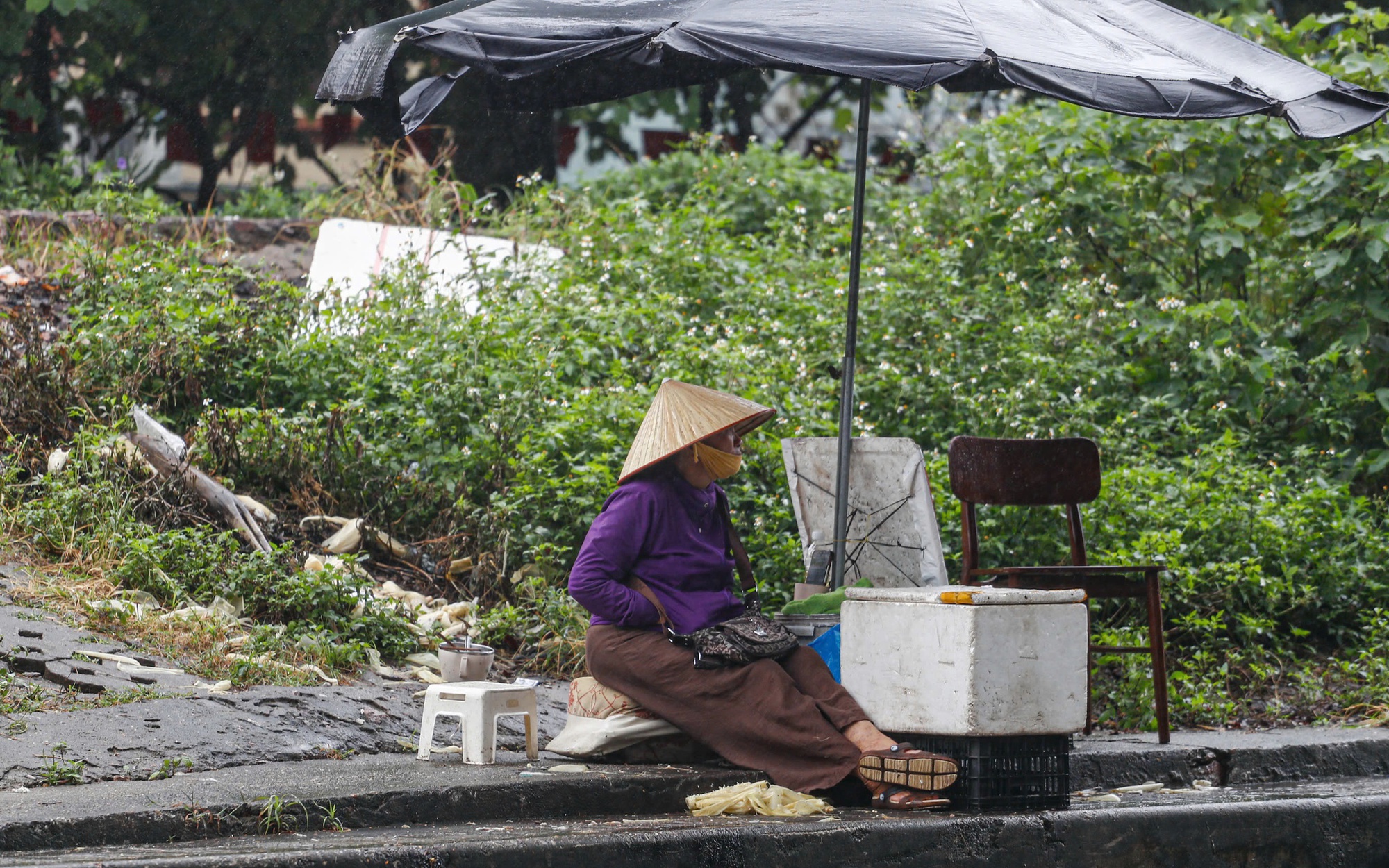 Miền Bắc nắng mạnh, Trung và Nam Bộ mưa dông cục bộ- Ảnh 2.