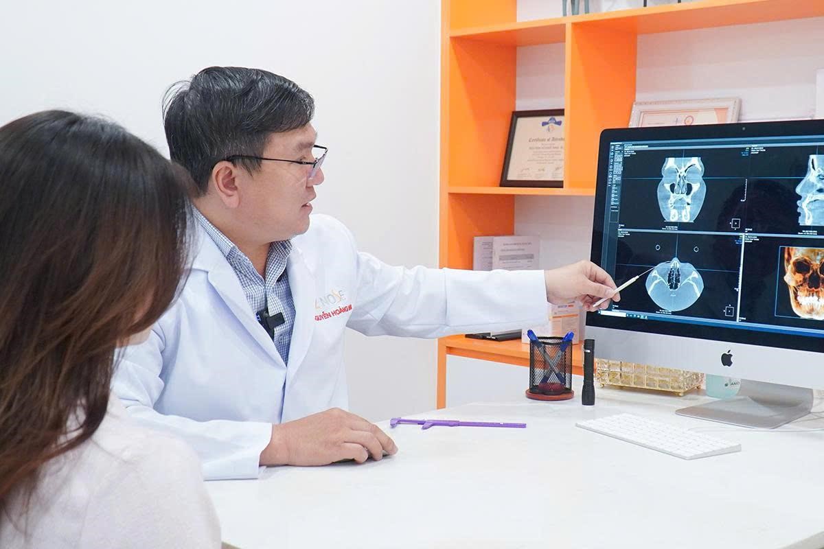 Nâng mũi: Ít can thiệp không đồng nghĩa với an toàn- Ảnh 1.