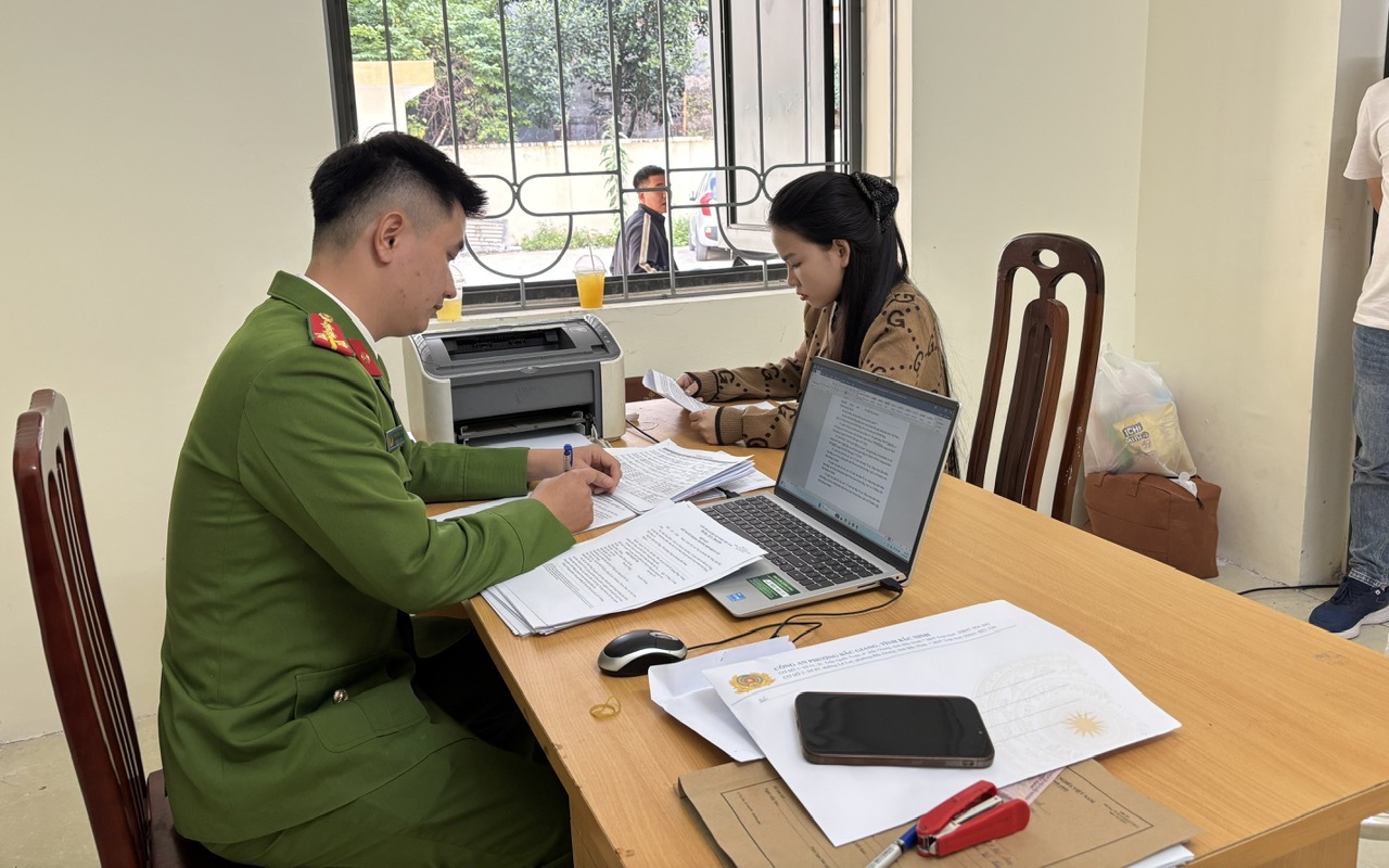 Bắt giữ hơn 2 tấn nội tạng động vật không rõ nguồn gốc đang trên đường đi tiêu thụ- Ảnh 3.