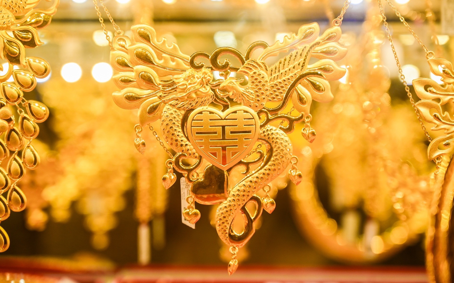 Giá vàng hôm nay ngày 22/12 đồng loạt tăng rất mạnh lên đỉnh