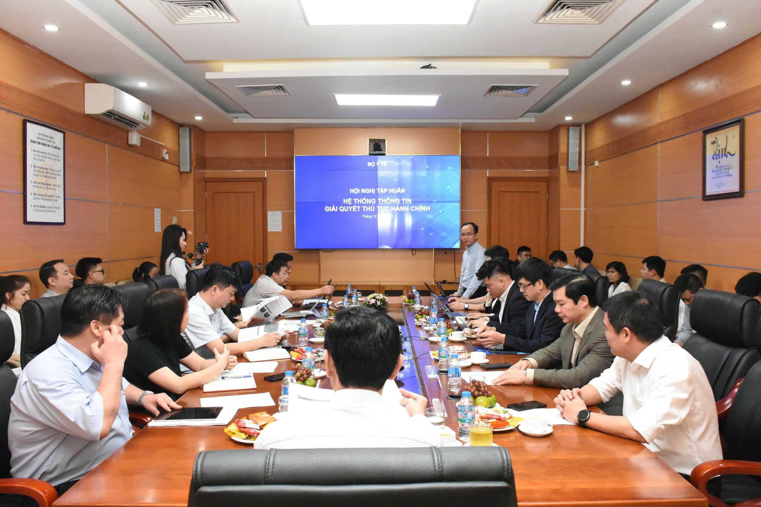 Đẩy mạnh chuẩn hoá, thống nhất giải quyết thủ tục hành chính lĩnh vực y tế theo mô hình tập trung- Ảnh 2.