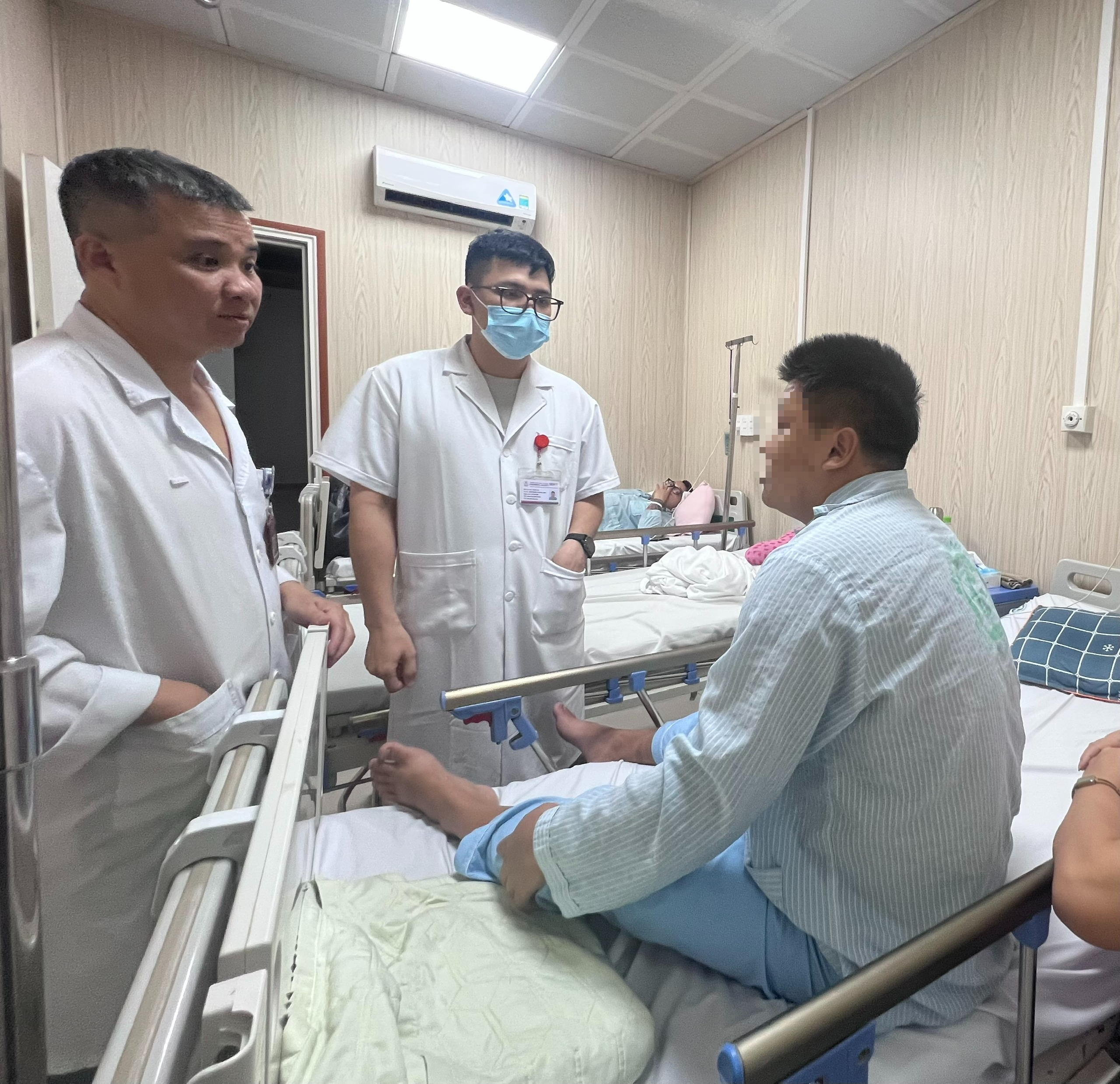 Không có thuốc giải độc đặc hiệu cho các loại hóa chất tổng hợp đang bị trộn vào thuốc lá điện tử- Ảnh 1.