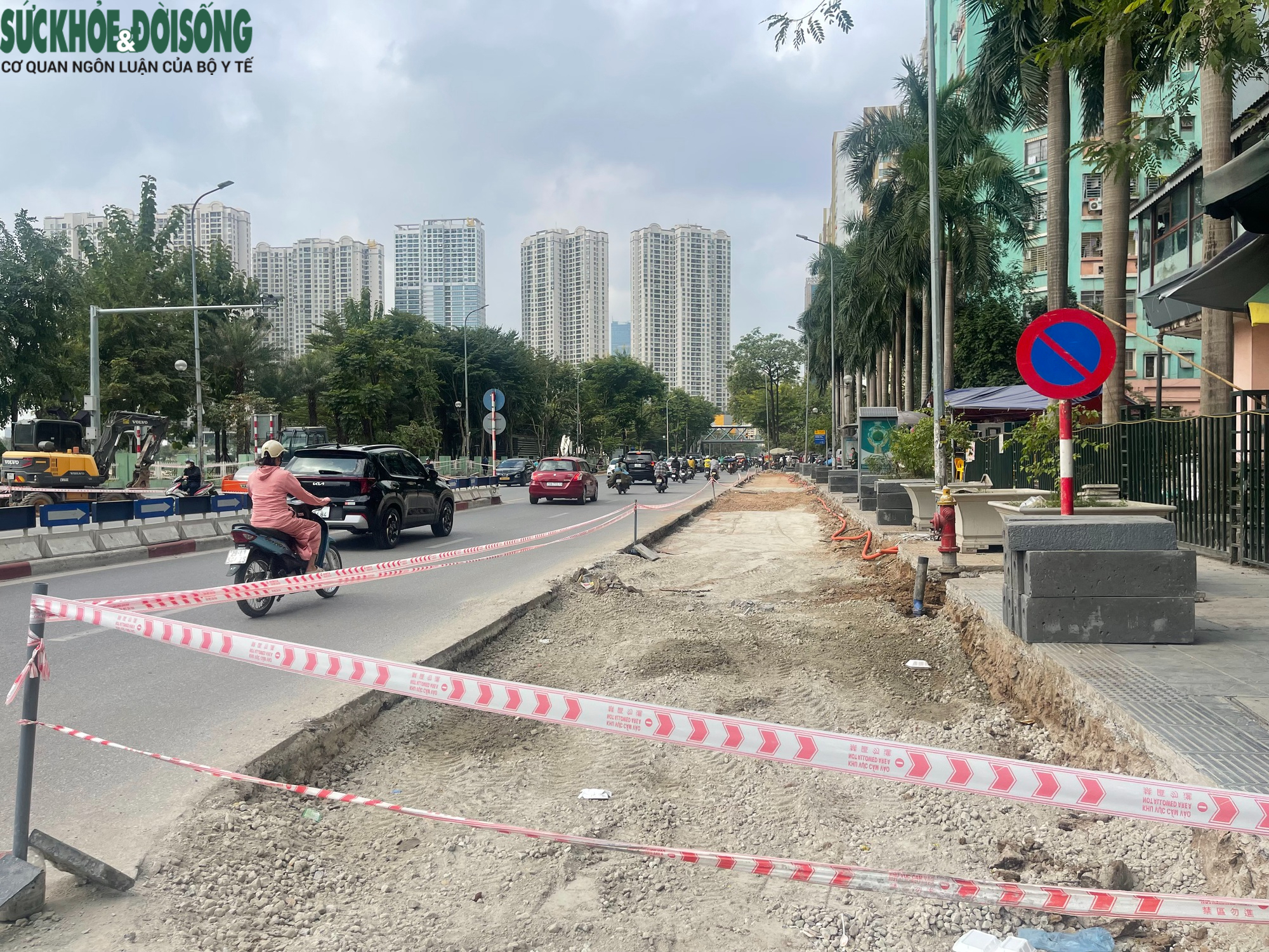 Hà Nội: Xén vỉa hè, di dời cây xanh mở rộng nút giao Lê Văn Lương - Hoàng Minh Giám- Ảnh 4.