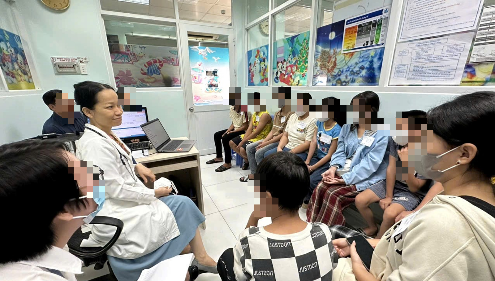 Điều trị cho trẻ nhiễm HIV tại TPHCM – Hành trình “tìm đường sáng”- Ảnh 2.