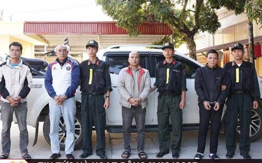 3 cô gái cùng 'phê pha' với 2 nam thanh niên trong nhà nghỉ- Ảnh 2.