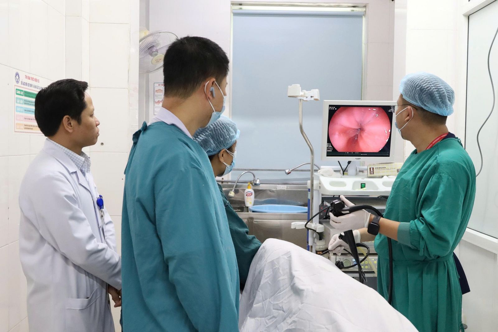 Kết nối tuyến trên, 'đòn bẩy' nâng tầm y tế cơ sở ở Hà Tĩnh- Ảnh 1.