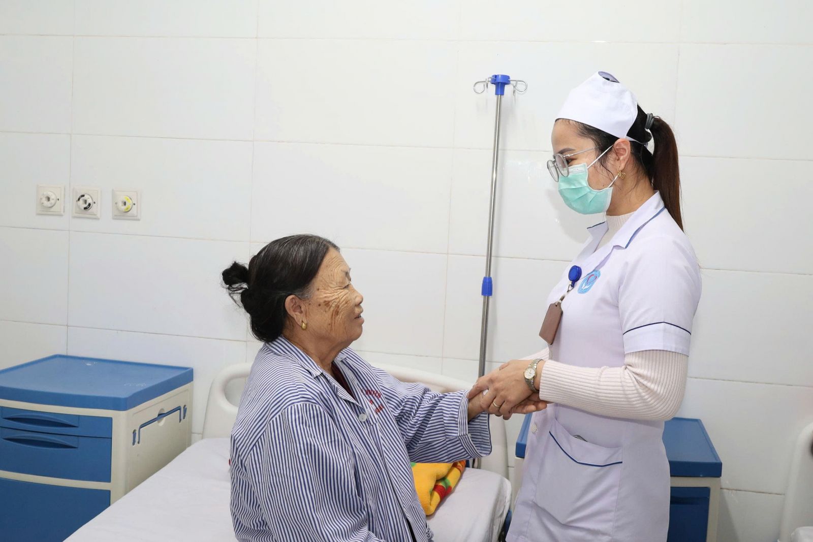 Kết nối tuyến trên, 'đòn bẩy' nâng tầm y tế cơ sở ở Hà Tĩnh- Ảnh 4.