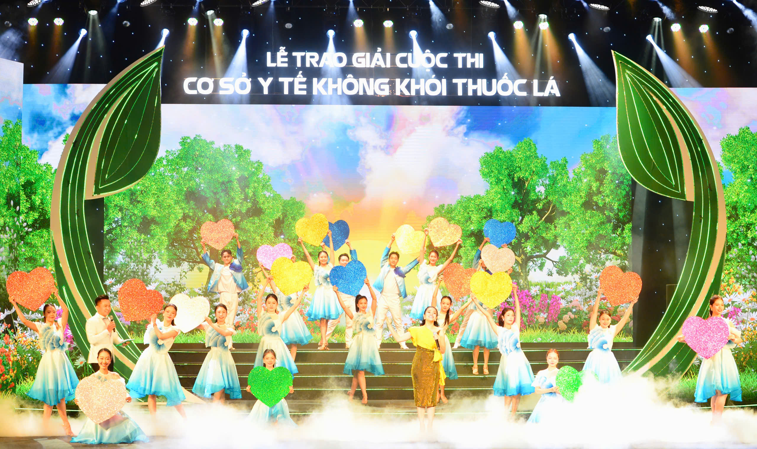 Từng bước đưa tiêu chí cơ sở y tế không khói thuốc lá' thành nội dung thường xuyên trong đánh giá chất lượng bệnh viện- Ảnh 3.