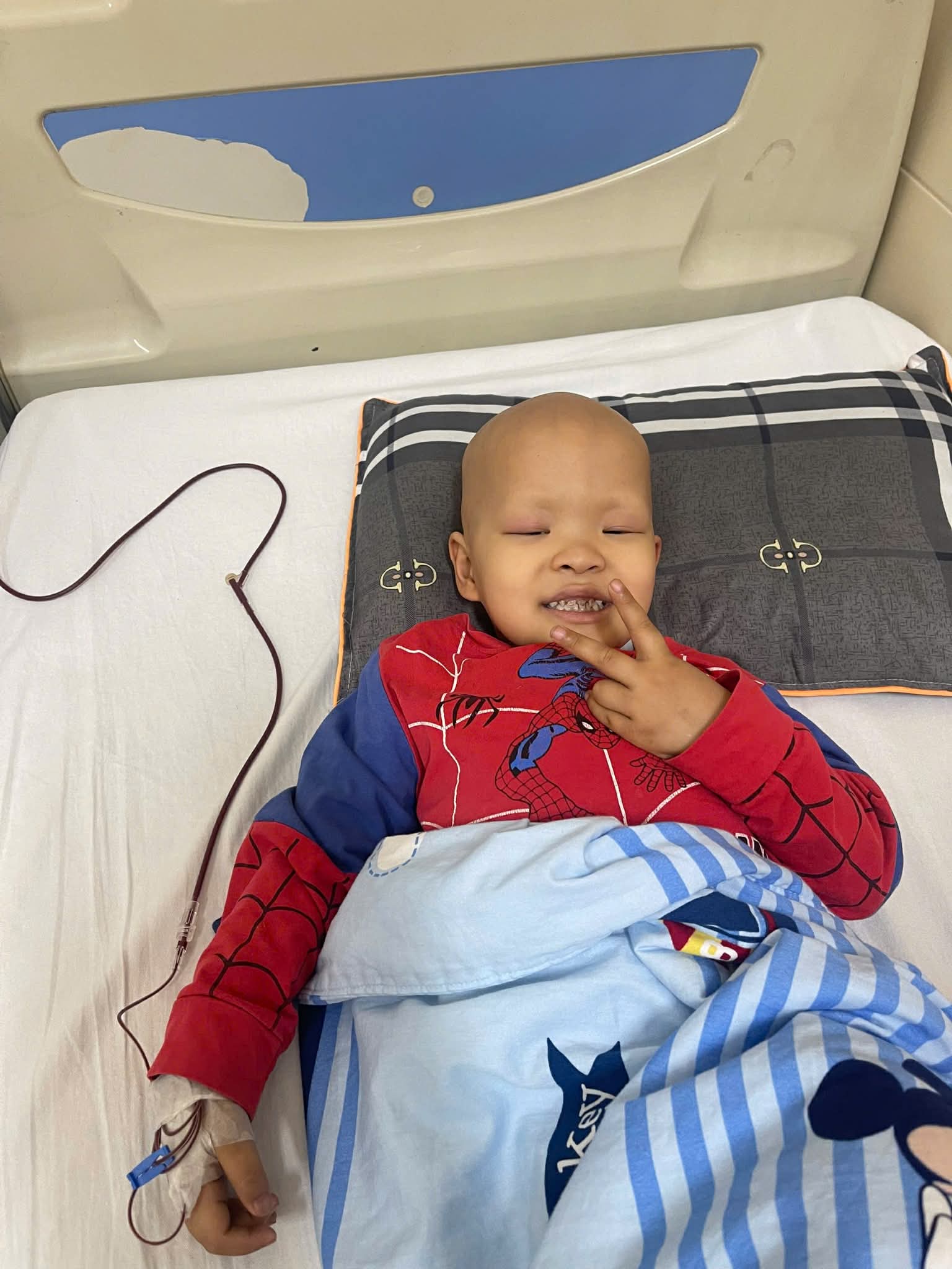 Con trai 3 tuổi bị ung thư, người cha đơn thân nghèo khó mong sự giúp đỡ từ cộng đồng- Ảnh 1.