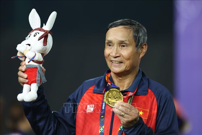 Huấn luyện viên Mai Đức Chung tiếp tục dẫn dắt đội tuyển nữ Việt Nam- Ảnh 1.