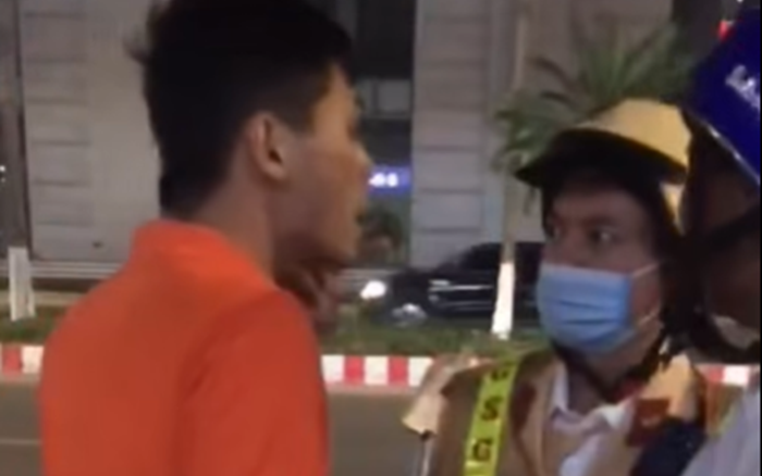 Khởi tố đối tượng hành hung CSGT khi bị kiểm tra nồng độ cồn 