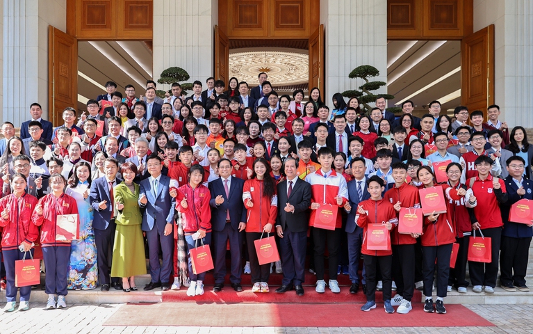 Từ nay, mỗi học sinh vùng biên được hỗ trợ 450.000 đồng và 8 kg gạo 1 tháng- Ảnh 2.