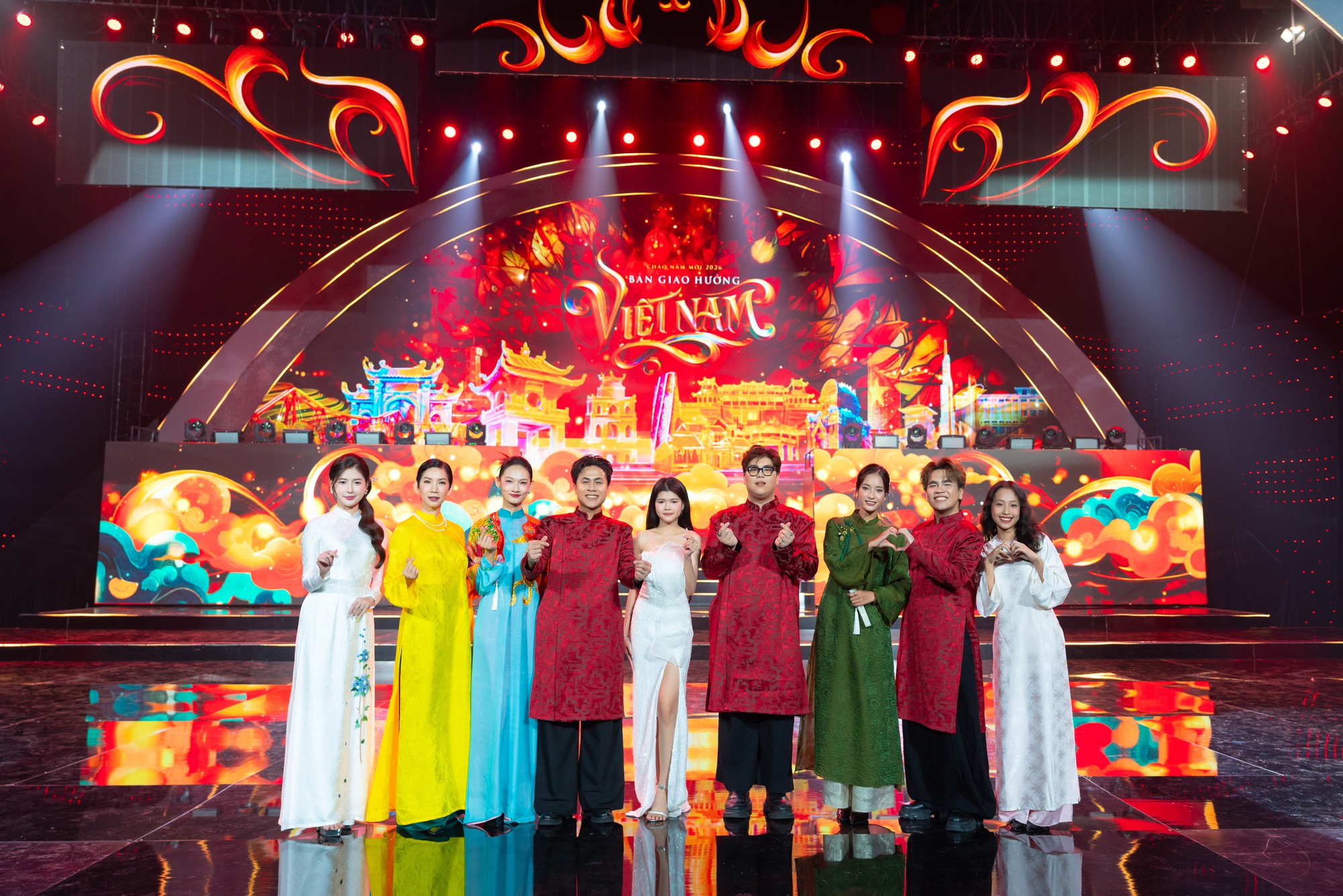 NSND Thu Huyền, Đức Phúc biểu diễn tại Chương trình 'Bản giao hưởng Việt Nam' đón năm mới 2026- Ảnh 2.