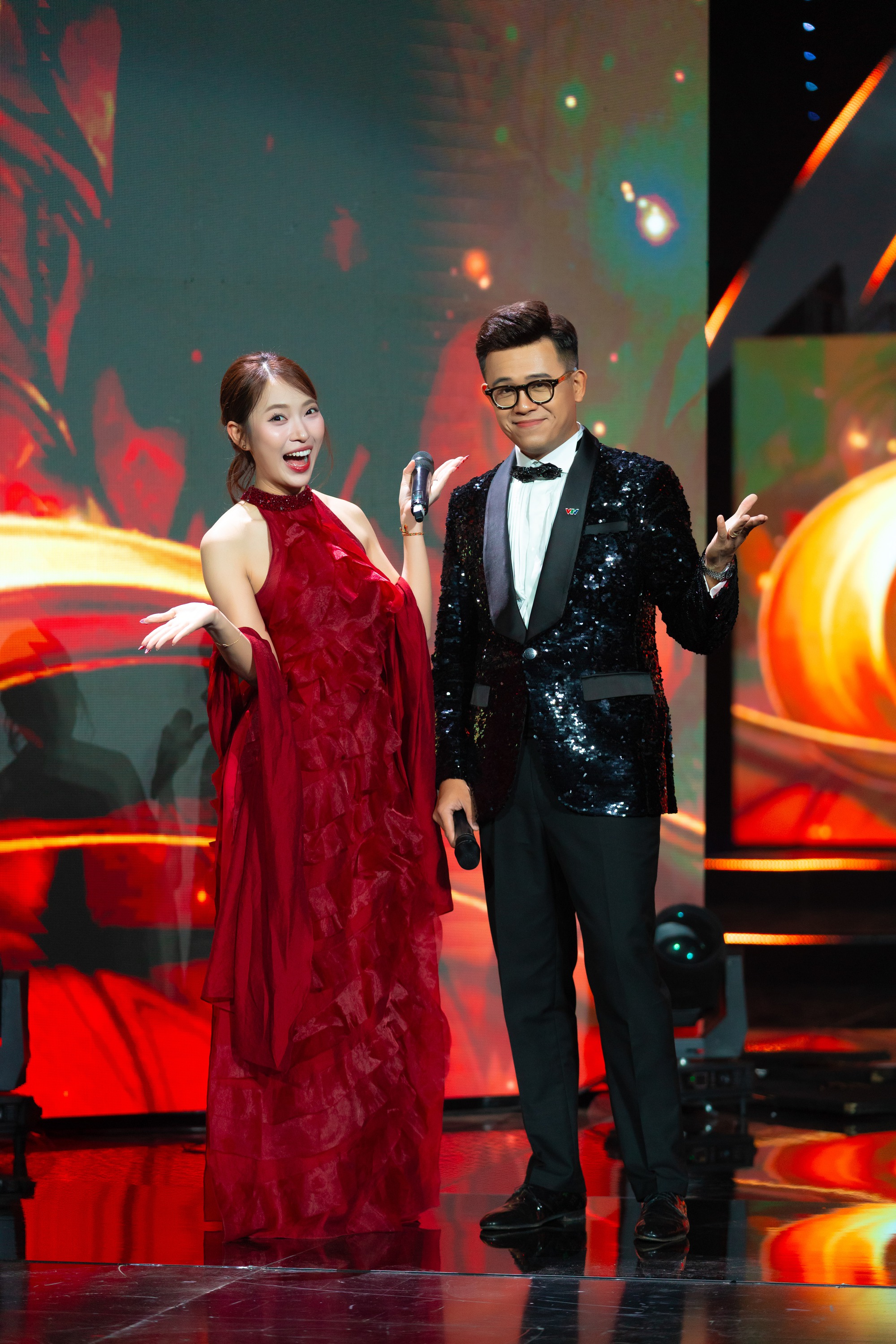 NSND Thu Huyền, Đức Phúc biểu diễn tại Chương trình 'Bản giao hưởng Việt Nam' đón năm mới 2026- Ảnh 1.