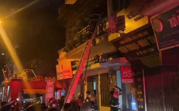 Video giải cứu nam thanh niên rơi xuống hố sâu 10m khi đi làm rẫy- Ảnh 3.