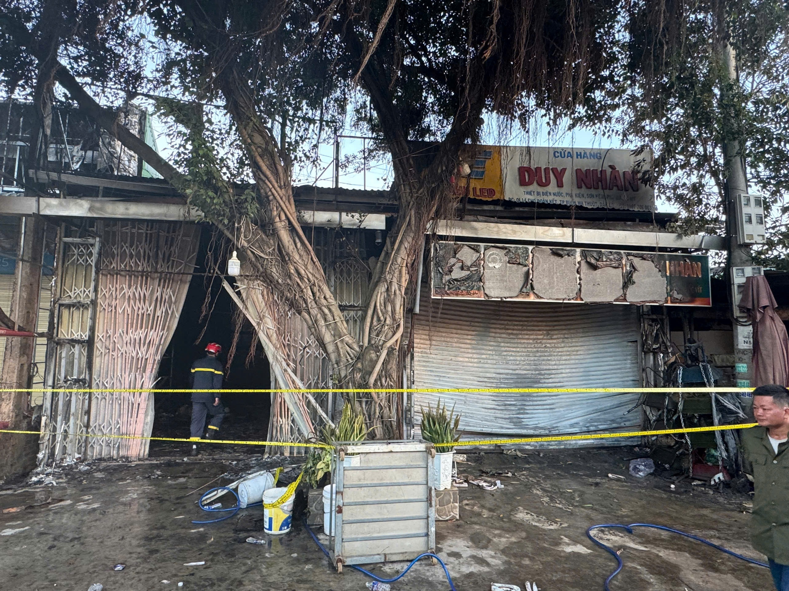 Cháy nhà trong đêm làm 4 người tử vong